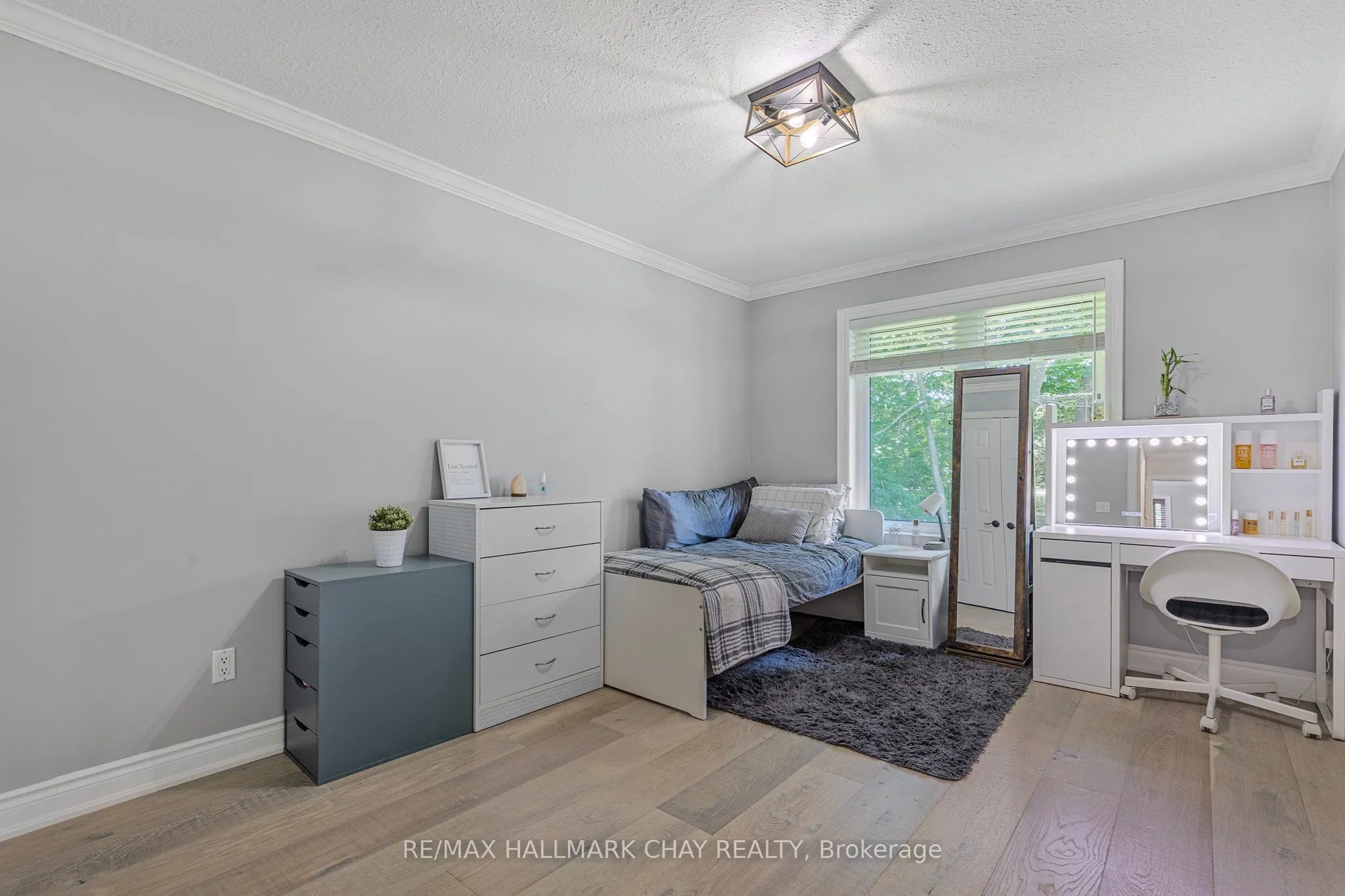 1256 Rainbow Valley Road W