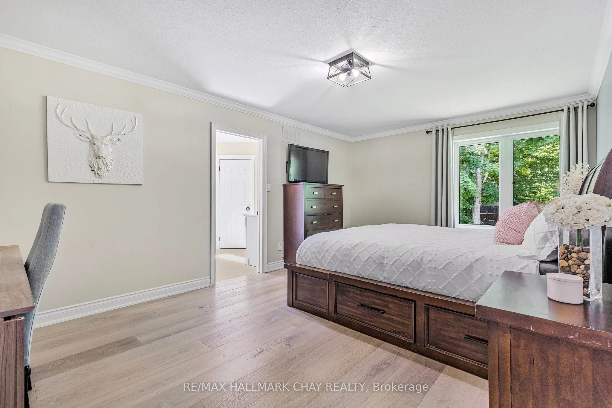 1256 Rainbow Valley Road W