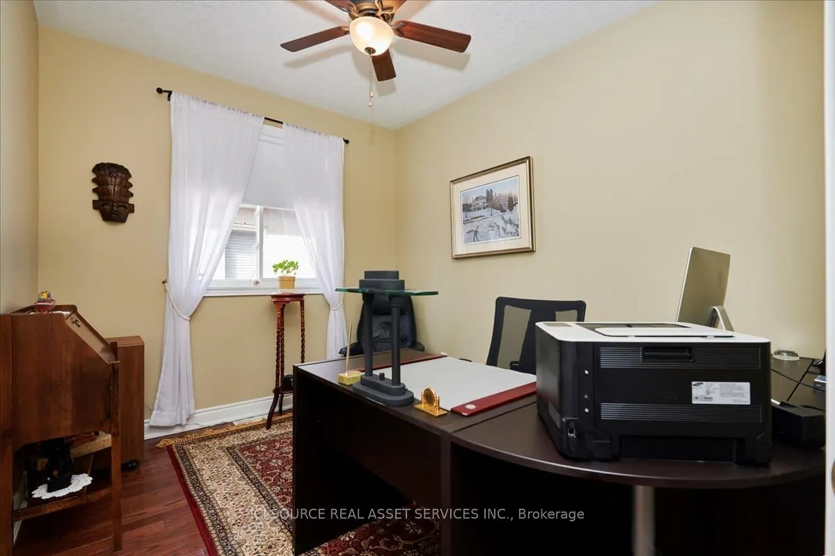 6 Versailles Crescent