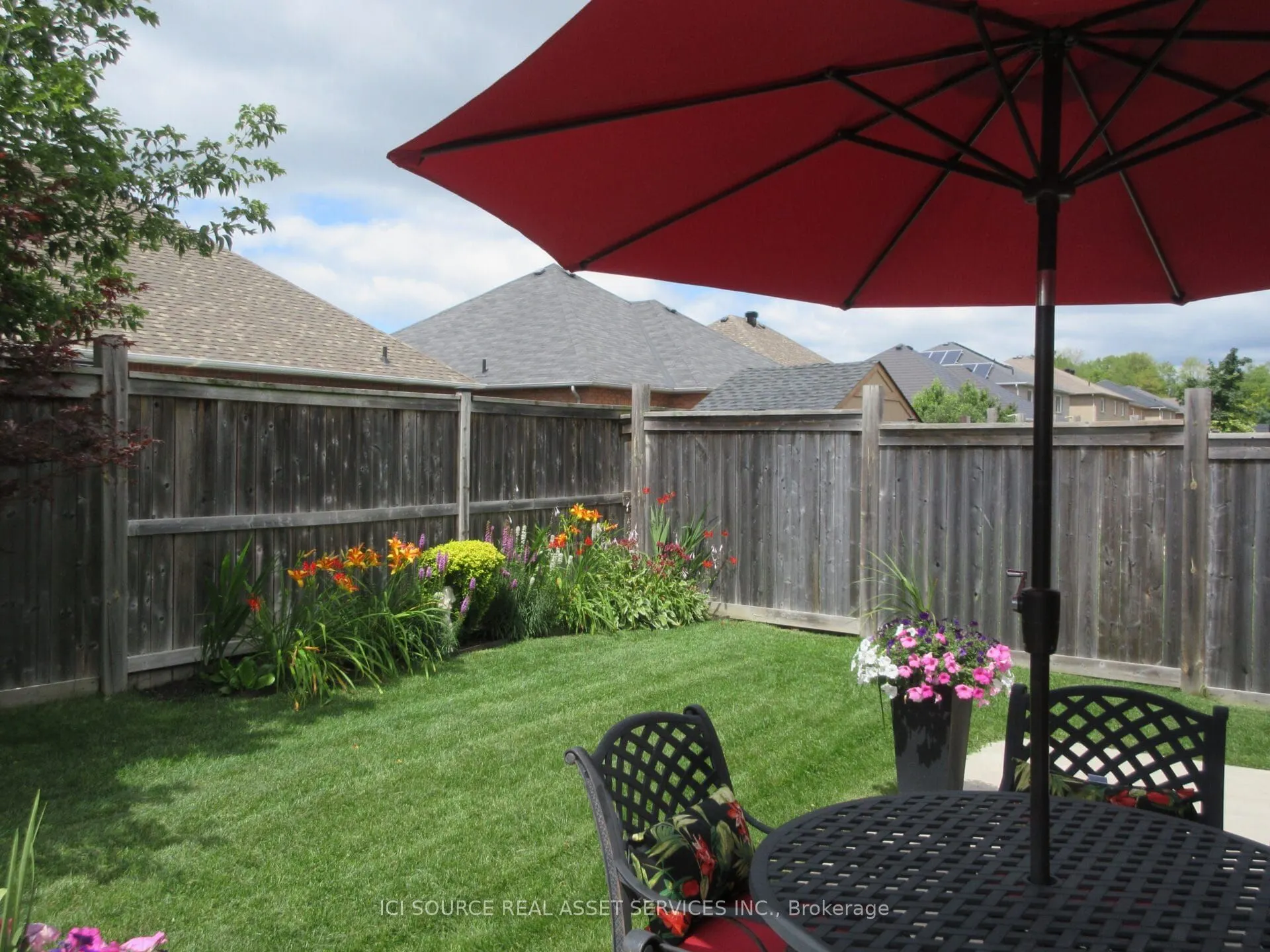 6 Versailles Crescent