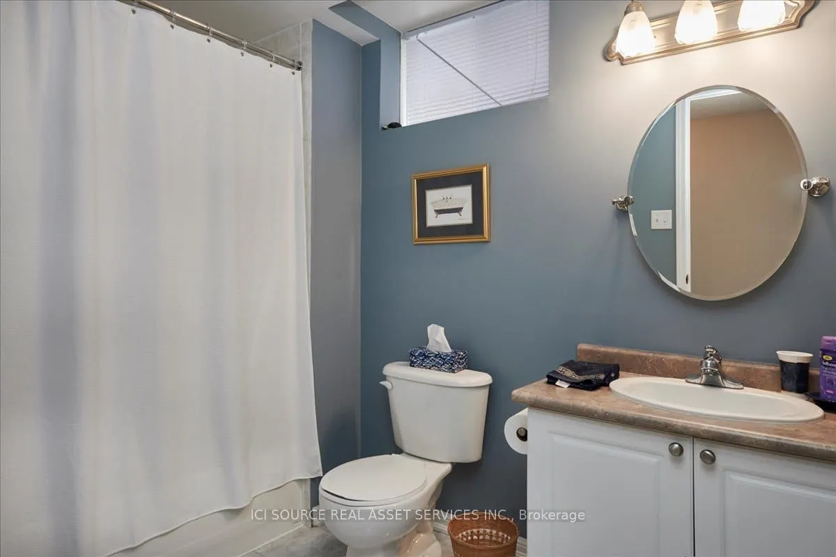 6 Versailles Crescent