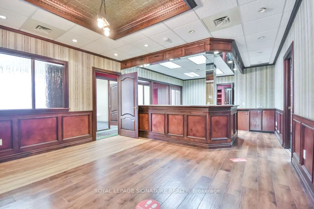 19 Front Street N, #100