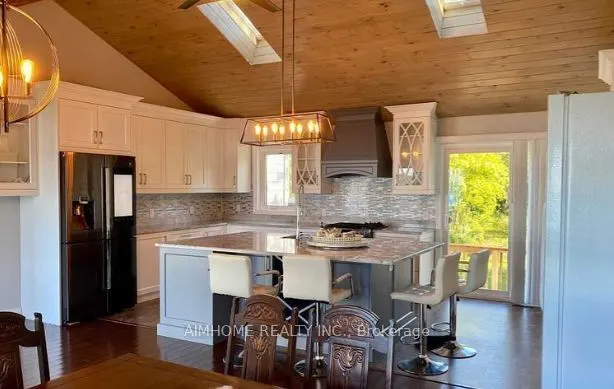 2858 LAKESHORE Road E