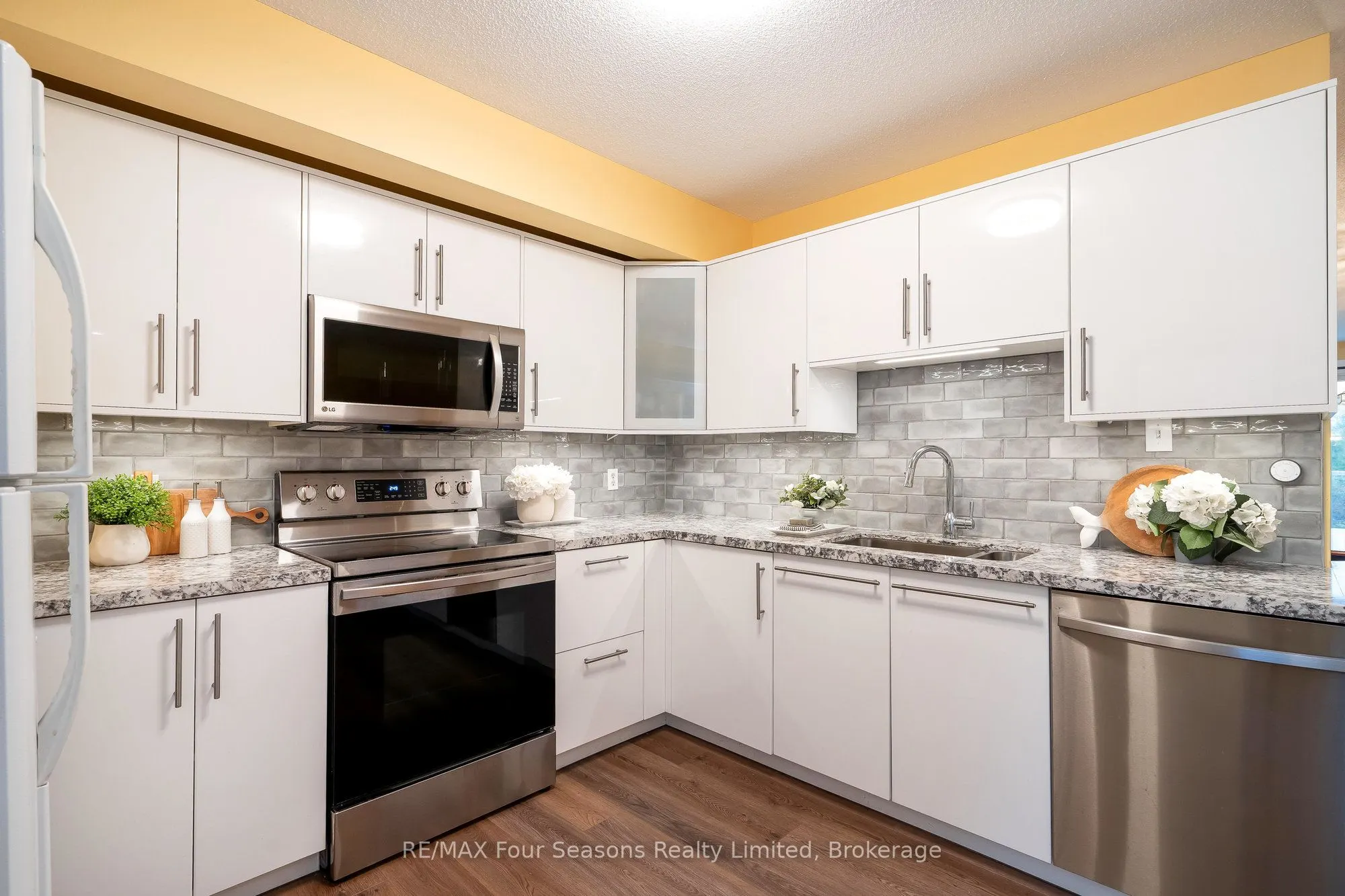 44 Trott Boulevard #17