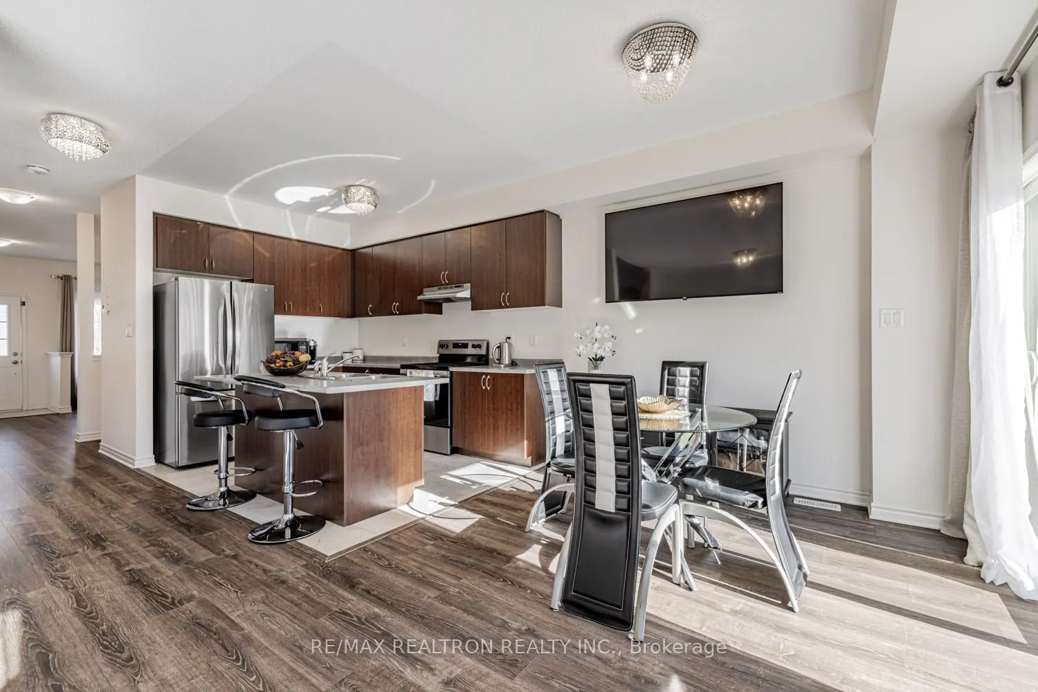 6 Bobolink Drive
