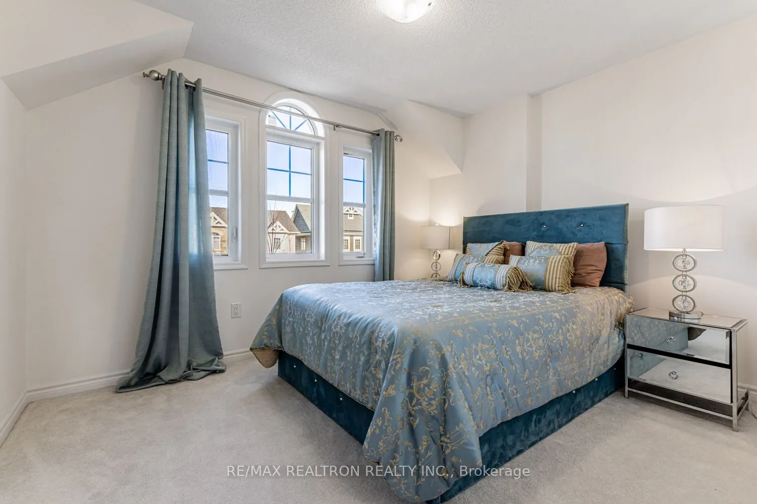 6 Bobolink Drive