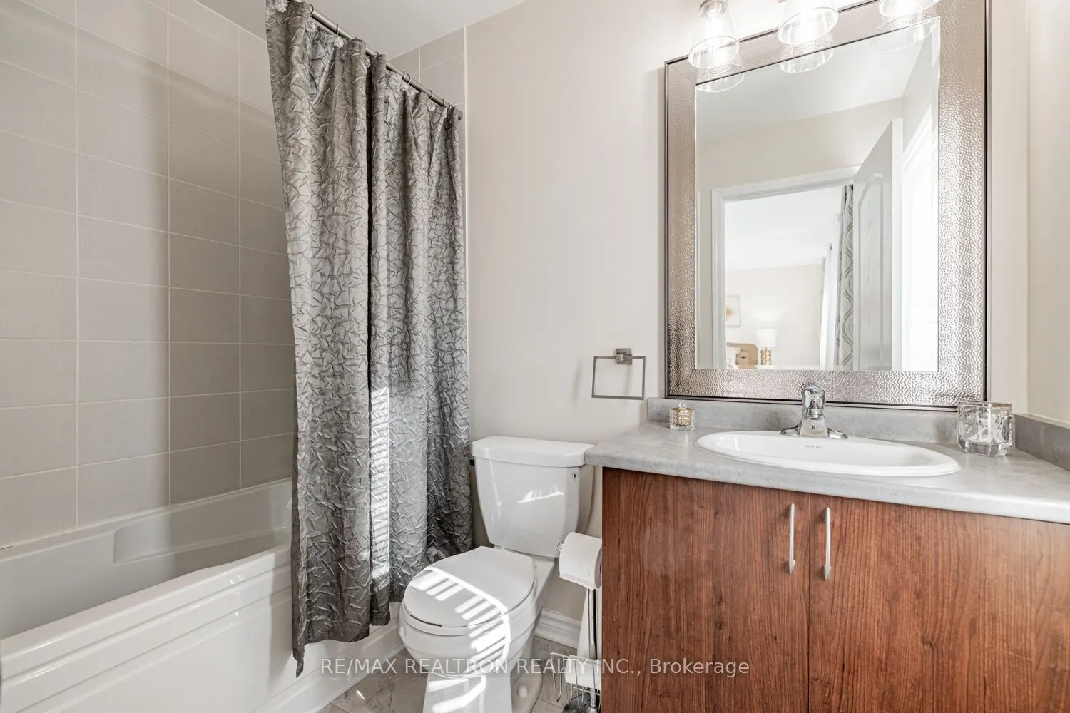 6 Bobolink Drive