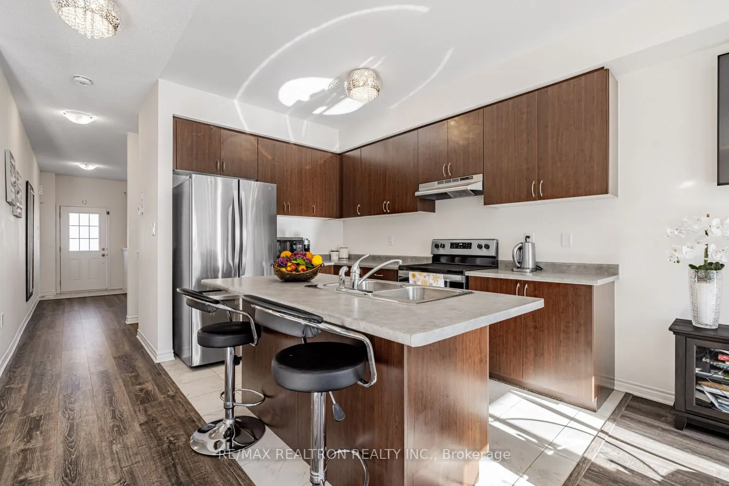 6 Bobolink Drive