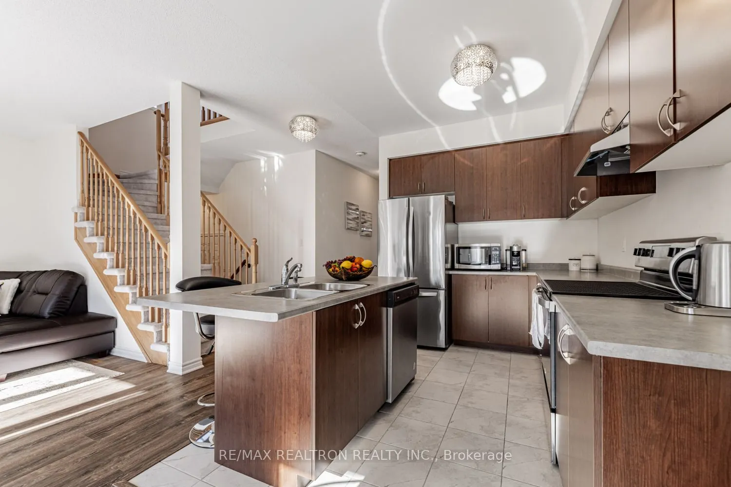 6 Bobolink Drive