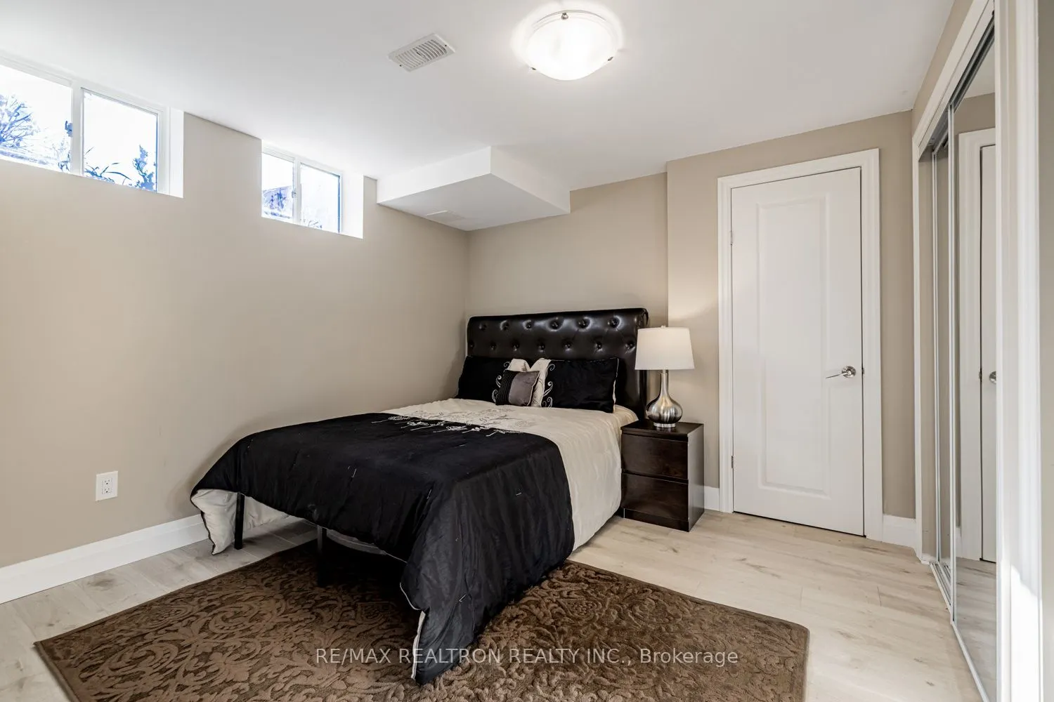 6 Bobolink Drive