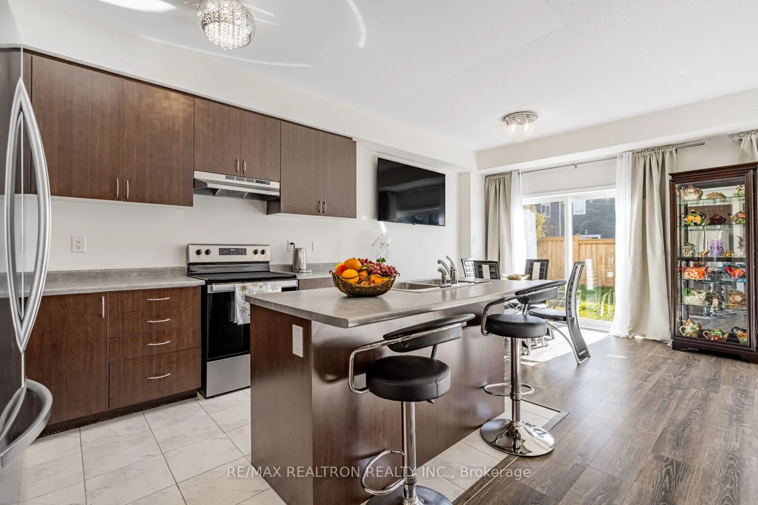 6 Bobolink Drive