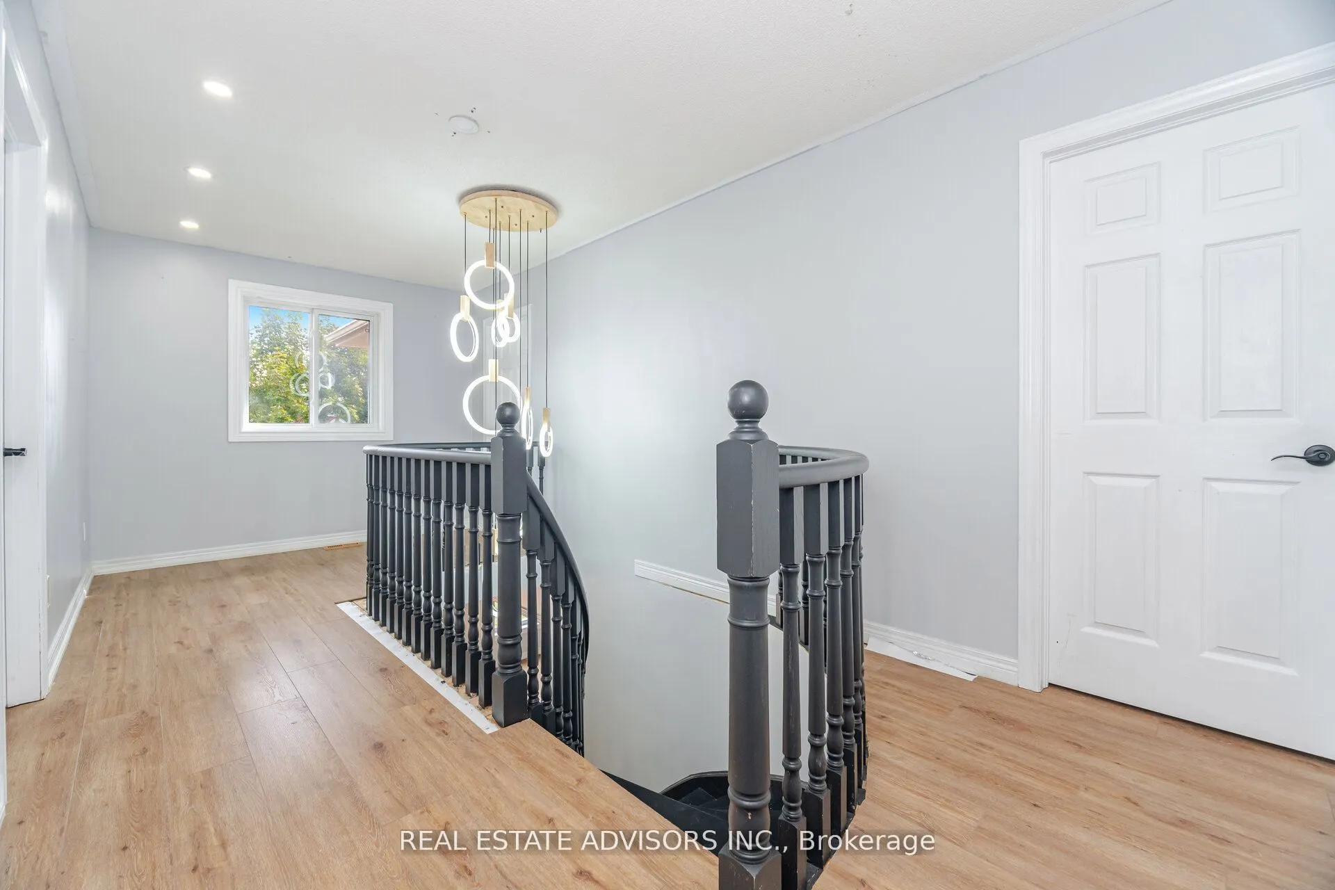 186 Ferndale Drive S