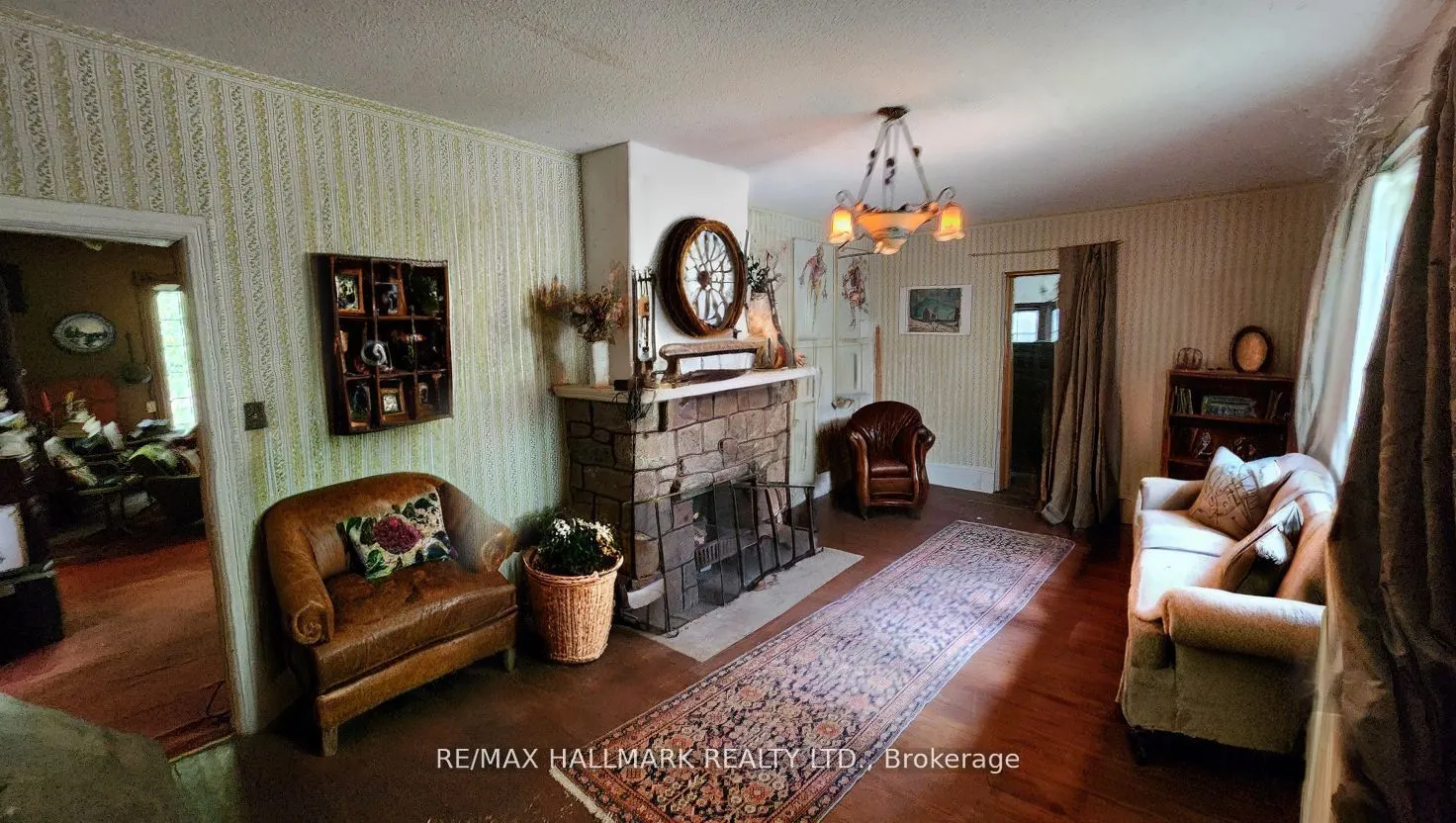 26 Lakeshore Road W