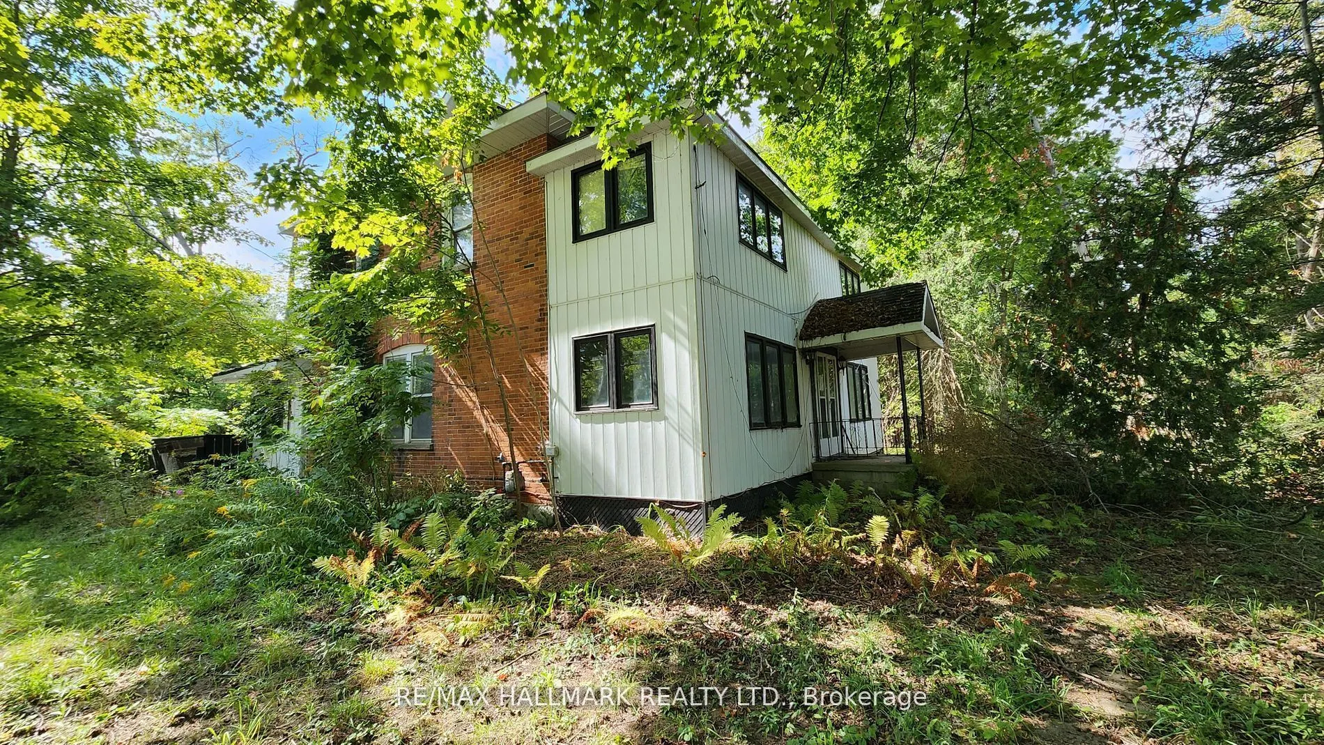 26 Lakeshore Road W