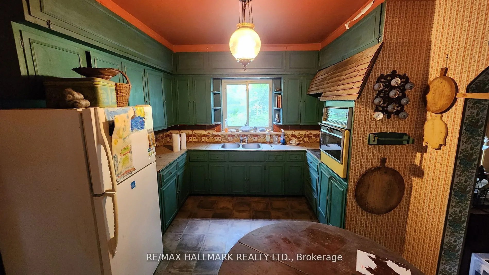 26 Lakeshore Road W
