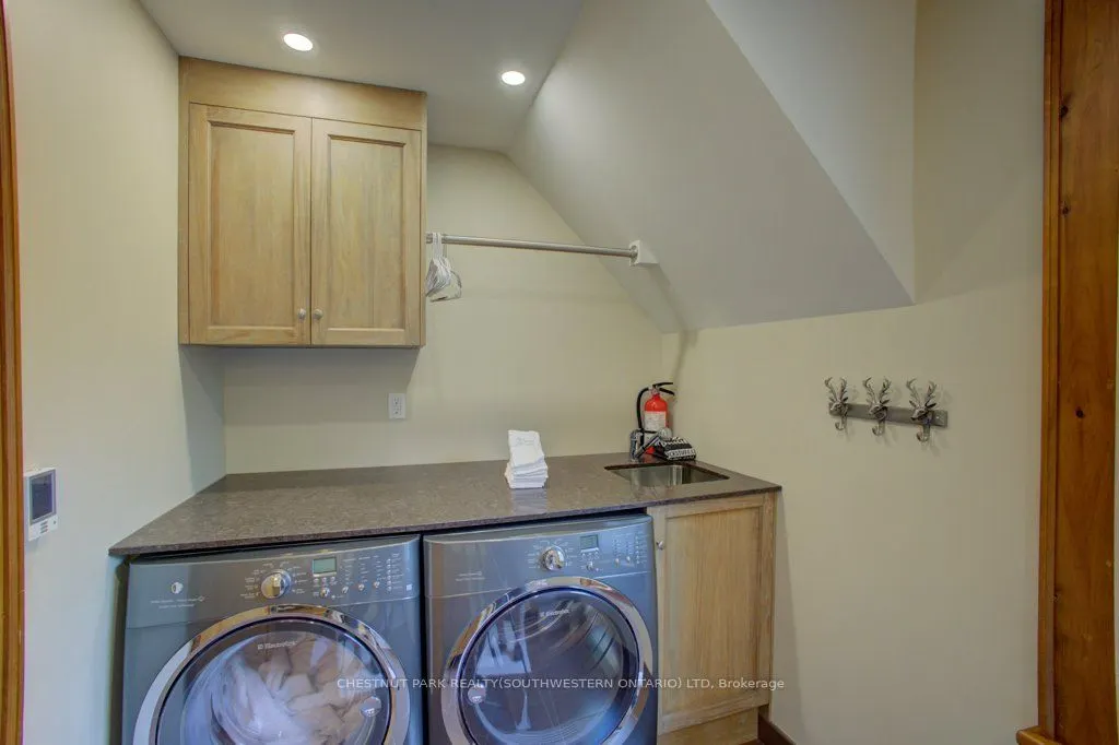 8429 Poplar Side Road