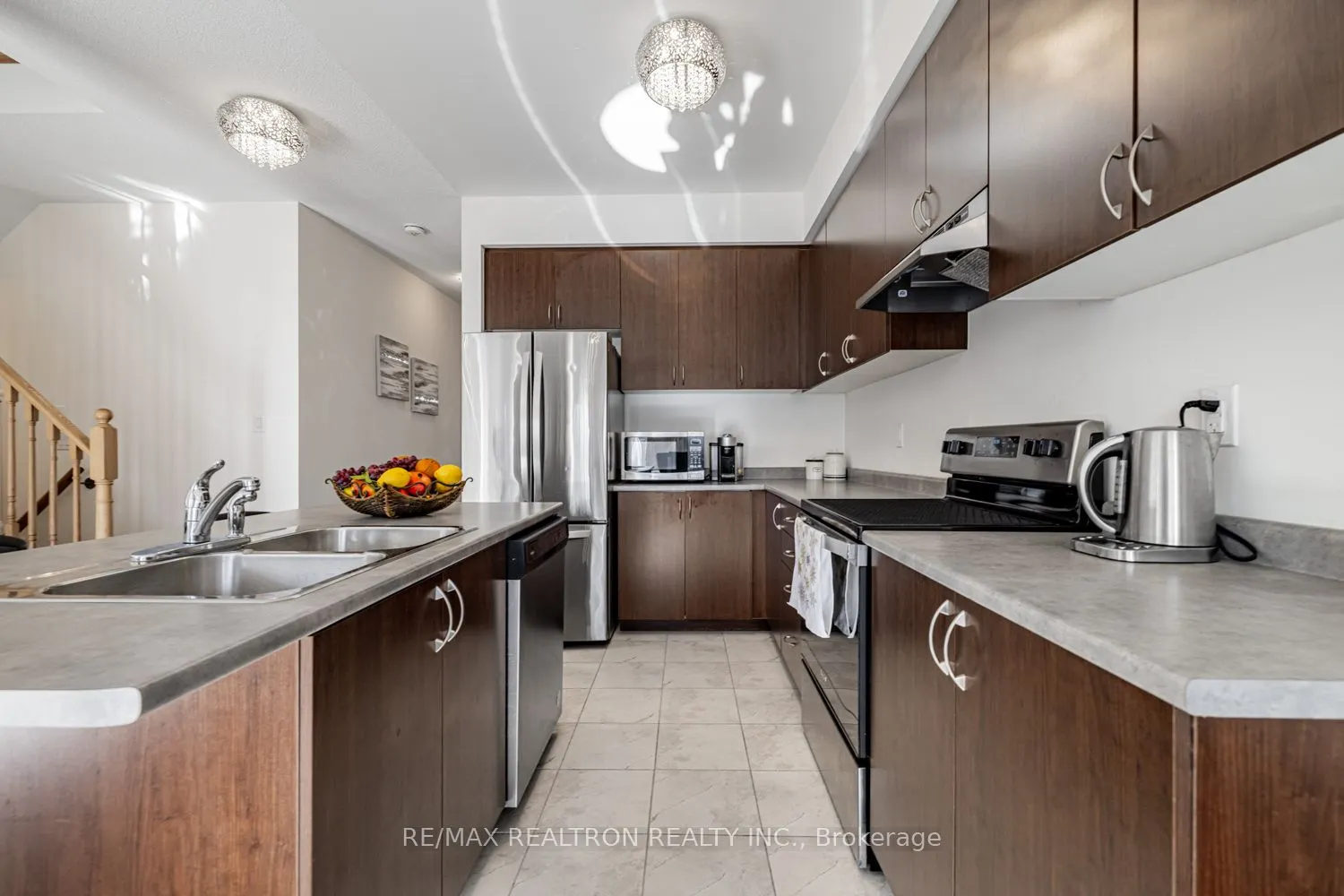 6 Bobolink Drive