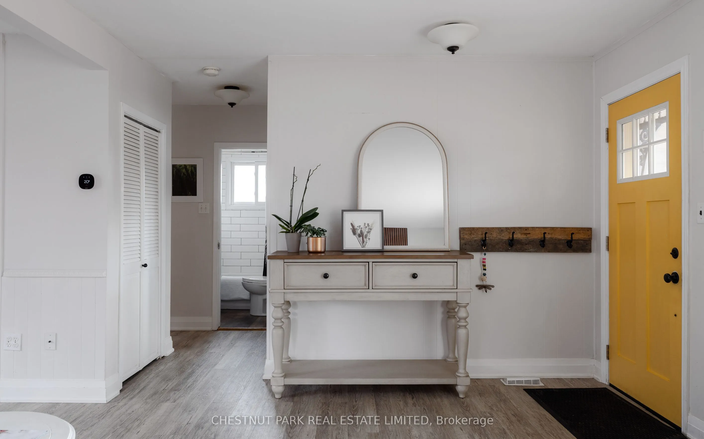 47 Lakeshore Road W