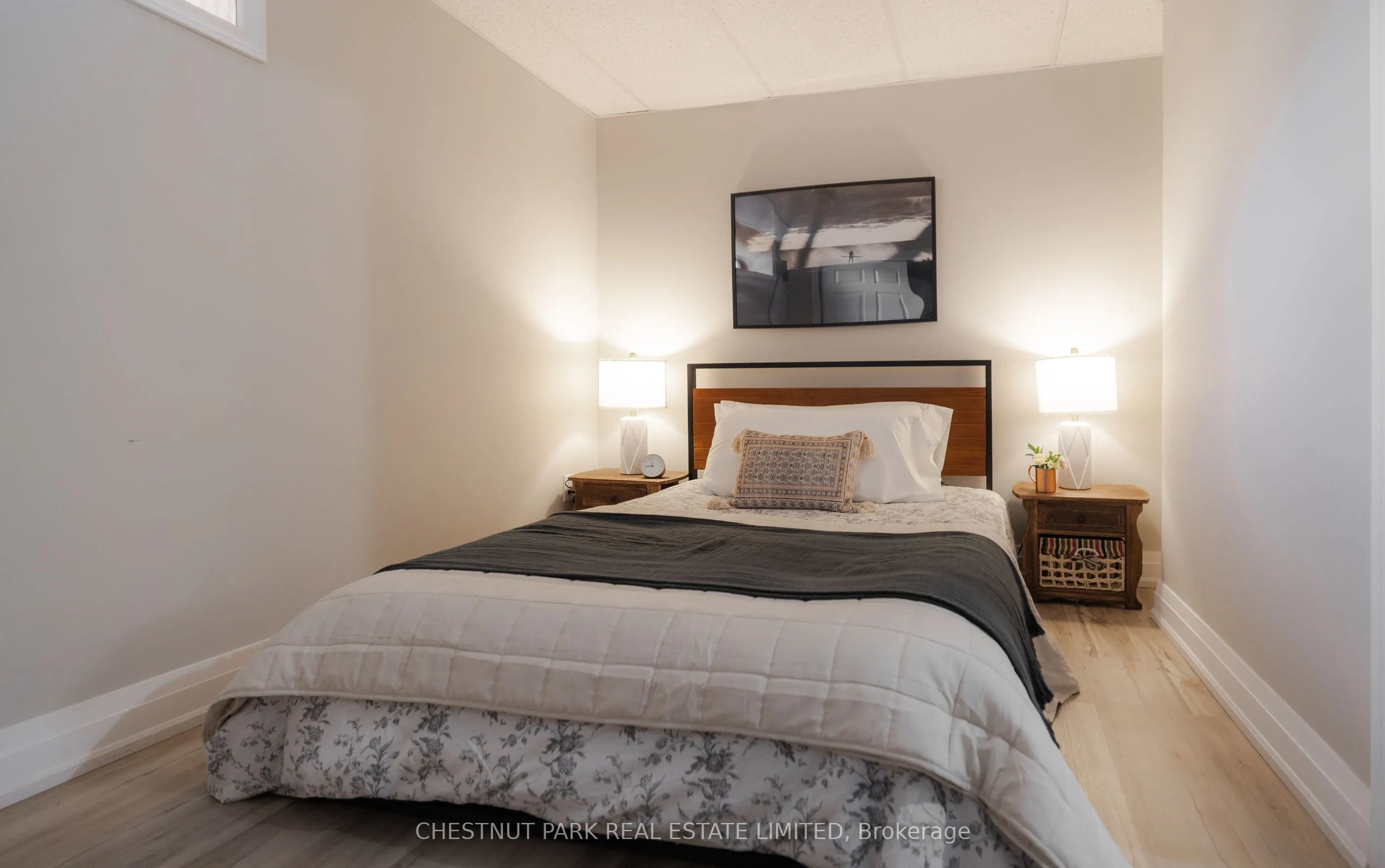 47 Lakeshore Road W