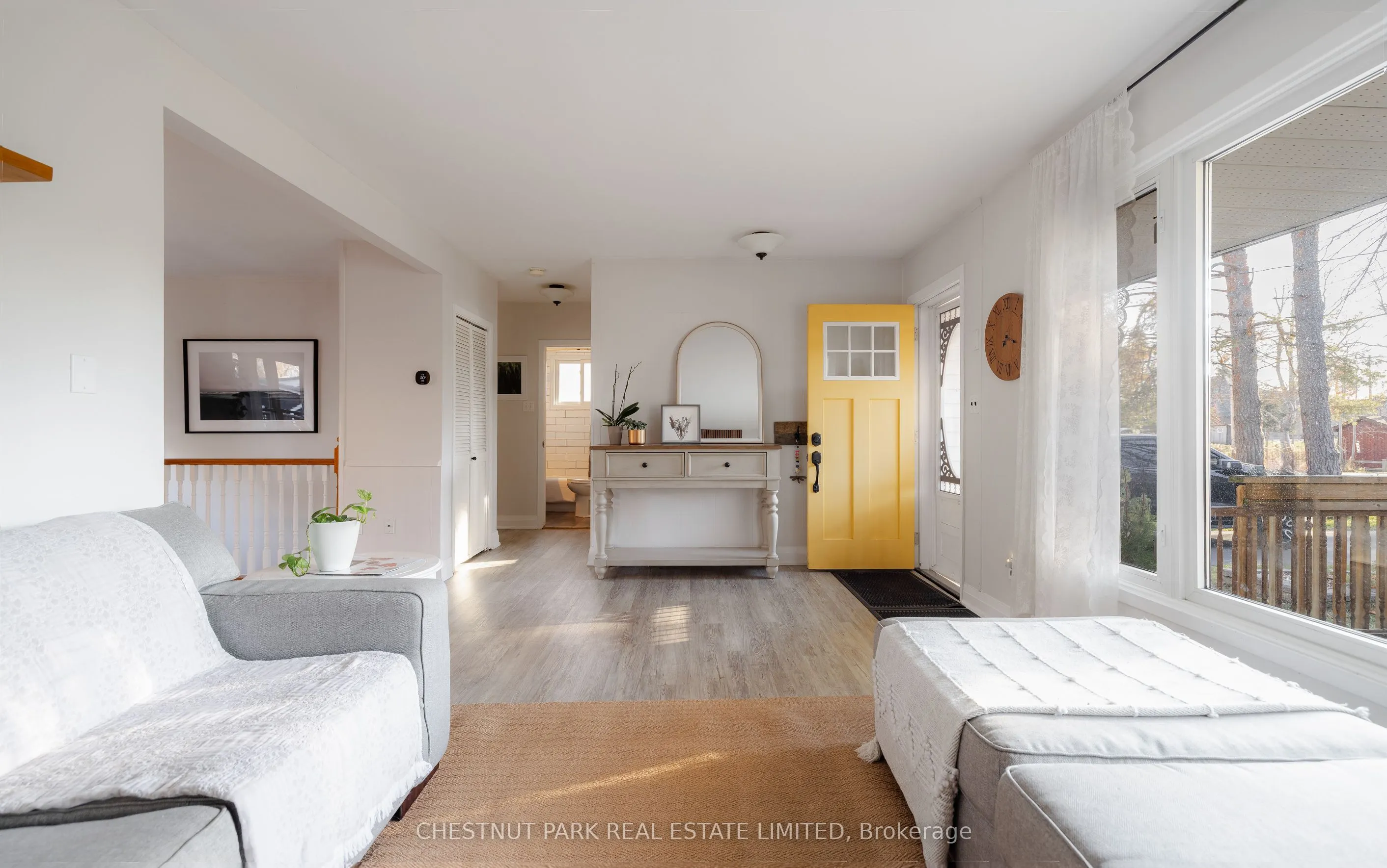 47 Lakeshore Road W