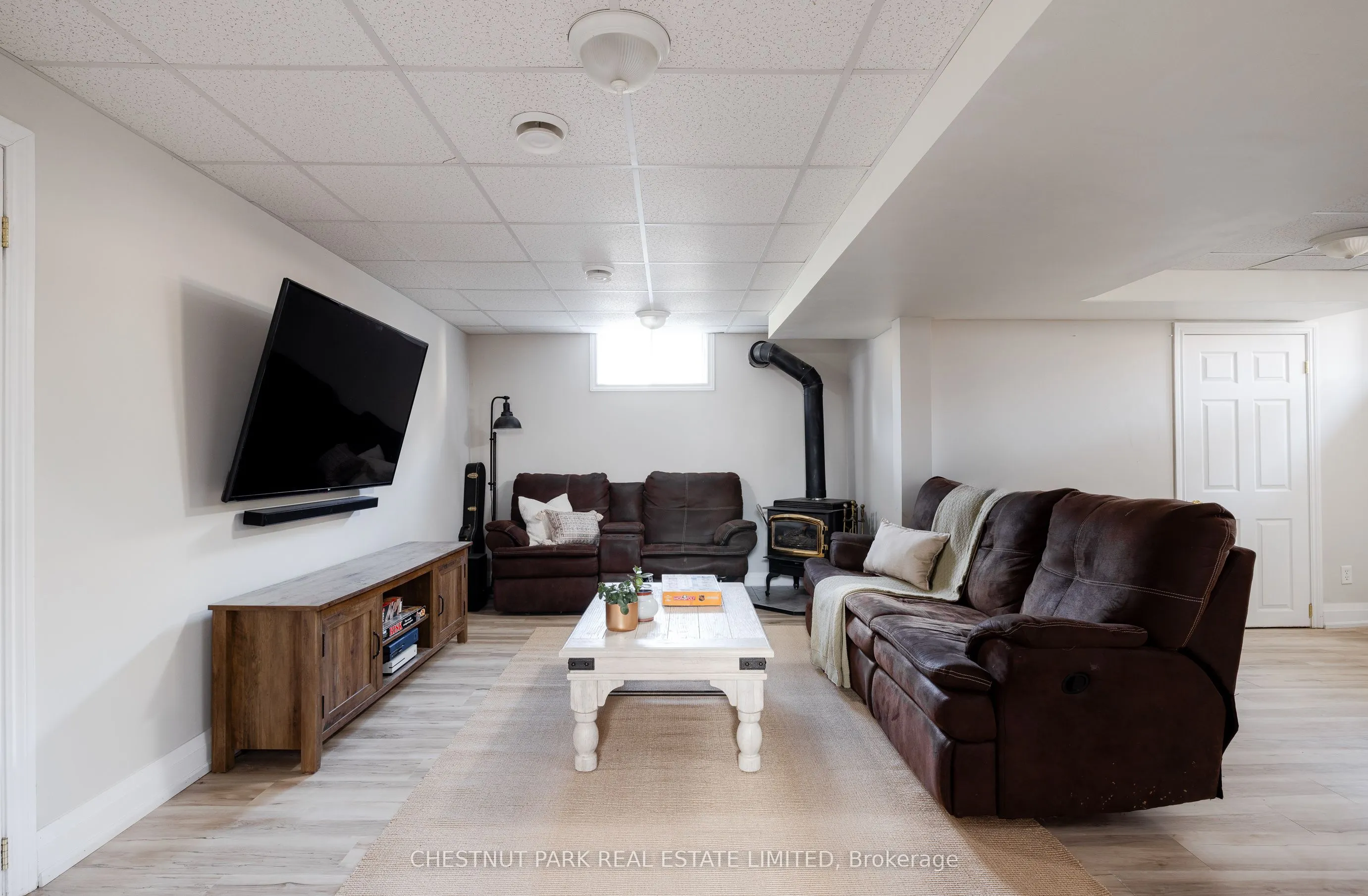 47 Lakeshore Road W