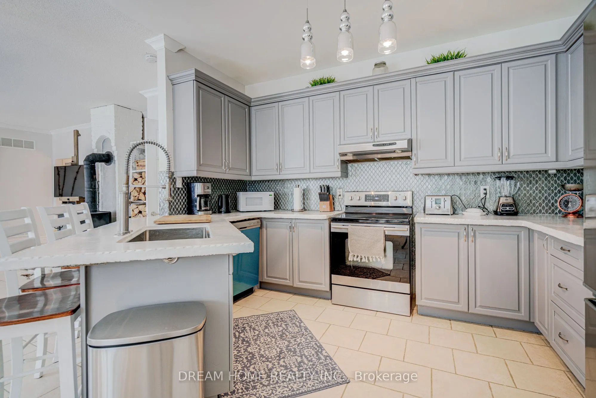 1119 Sajnovic Place