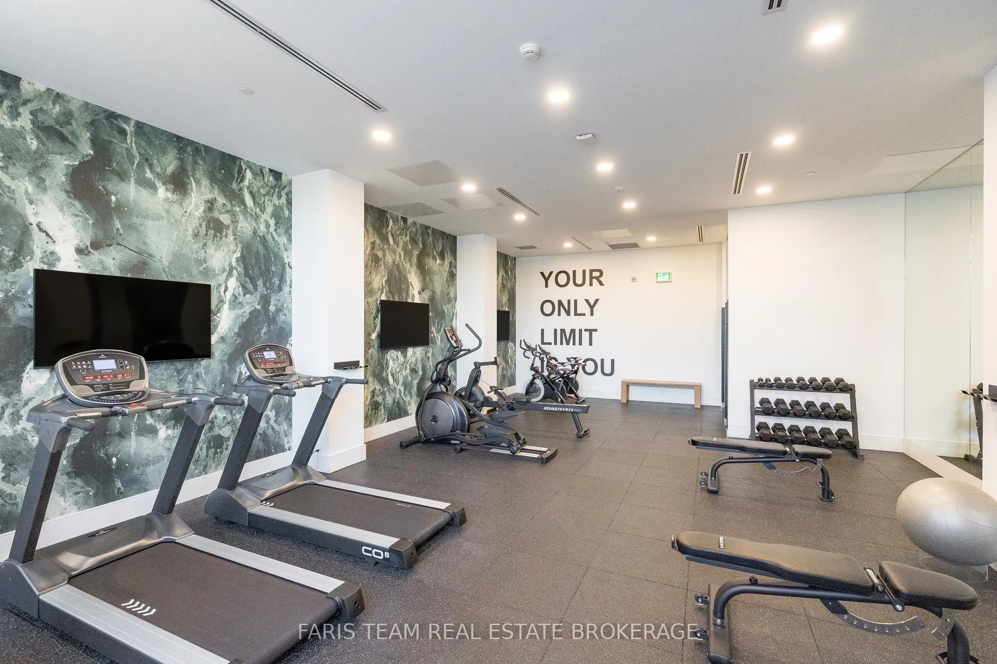 31 Huron Street #216