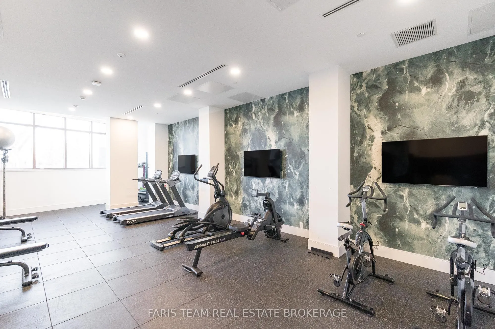 31 Huron Street #216