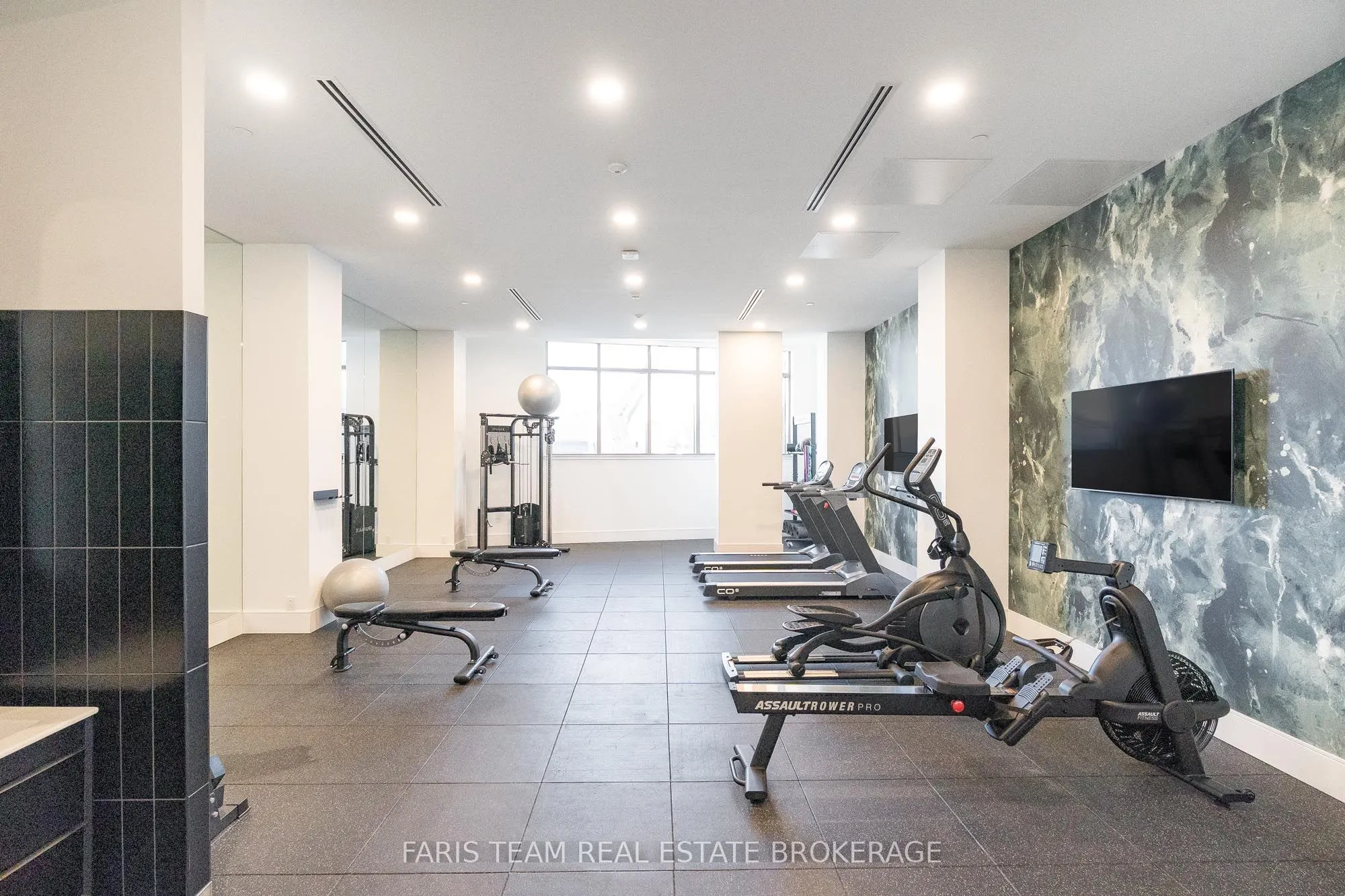 31 Huron Street #216