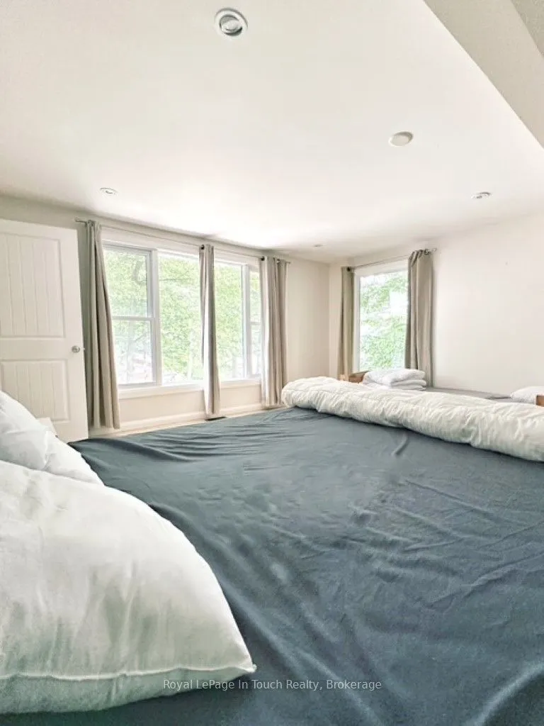21 Lakeview Crescent