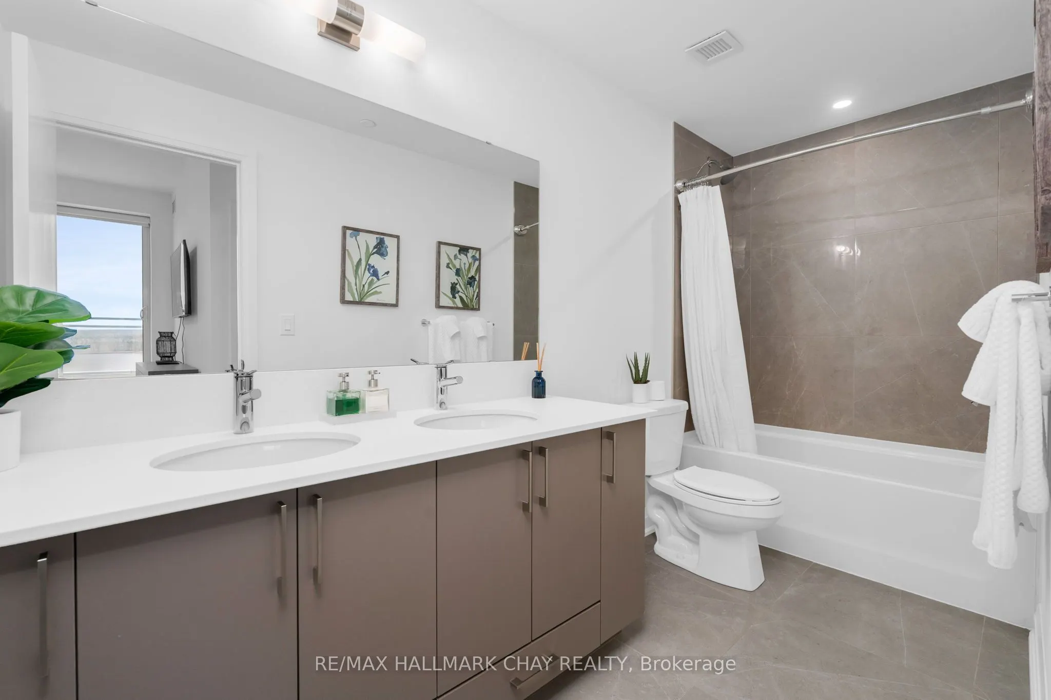 58 Lakeside Terrace #1105