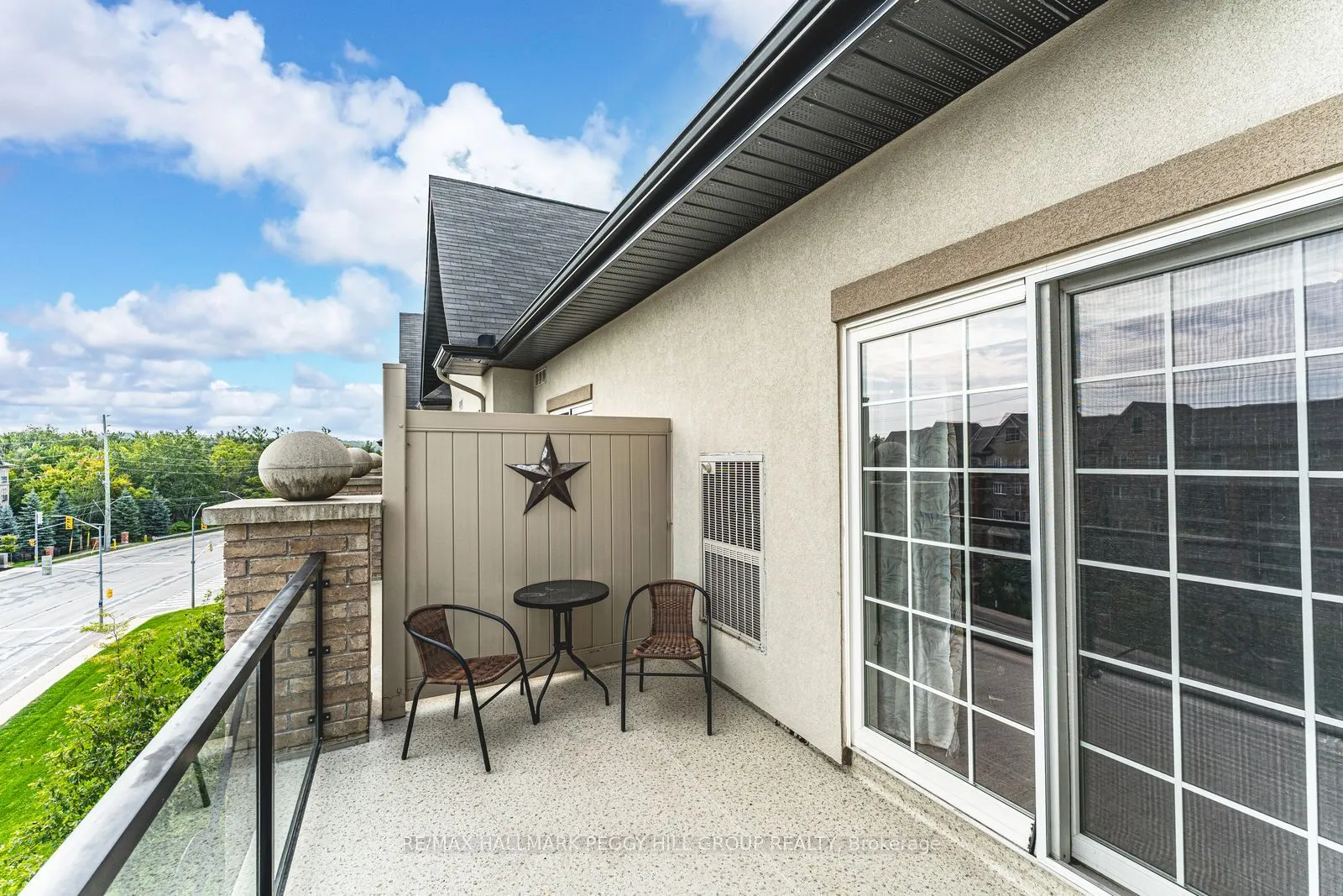 40 Ferndale Drive S #402