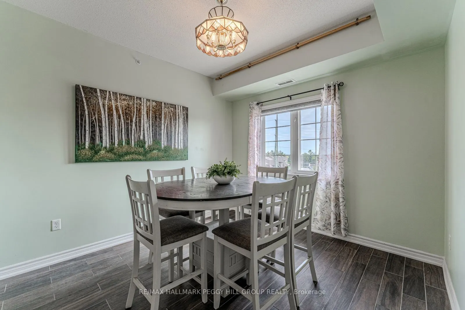 40 Ferndale Drive S #402