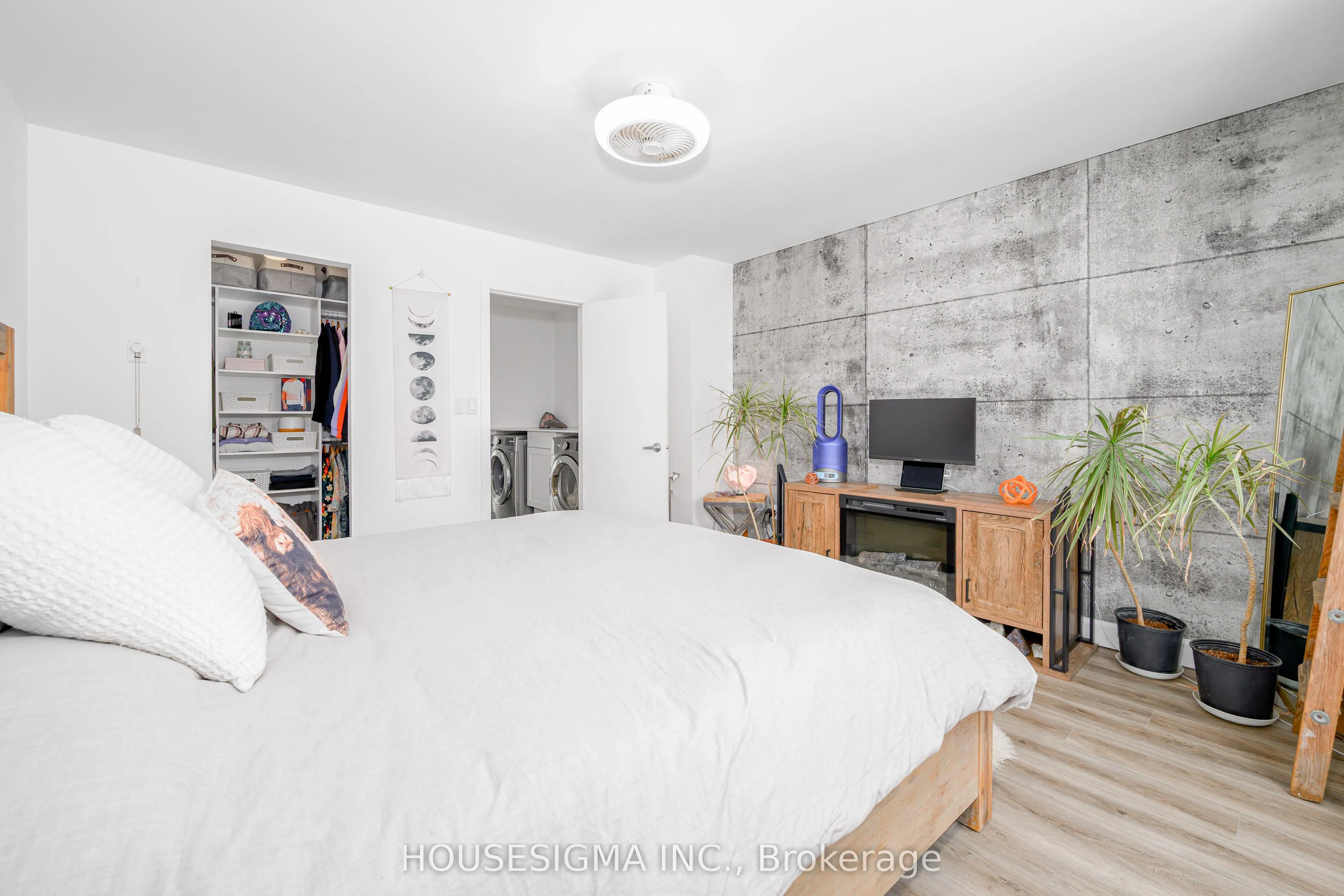 4 Paradise Boulevard #19