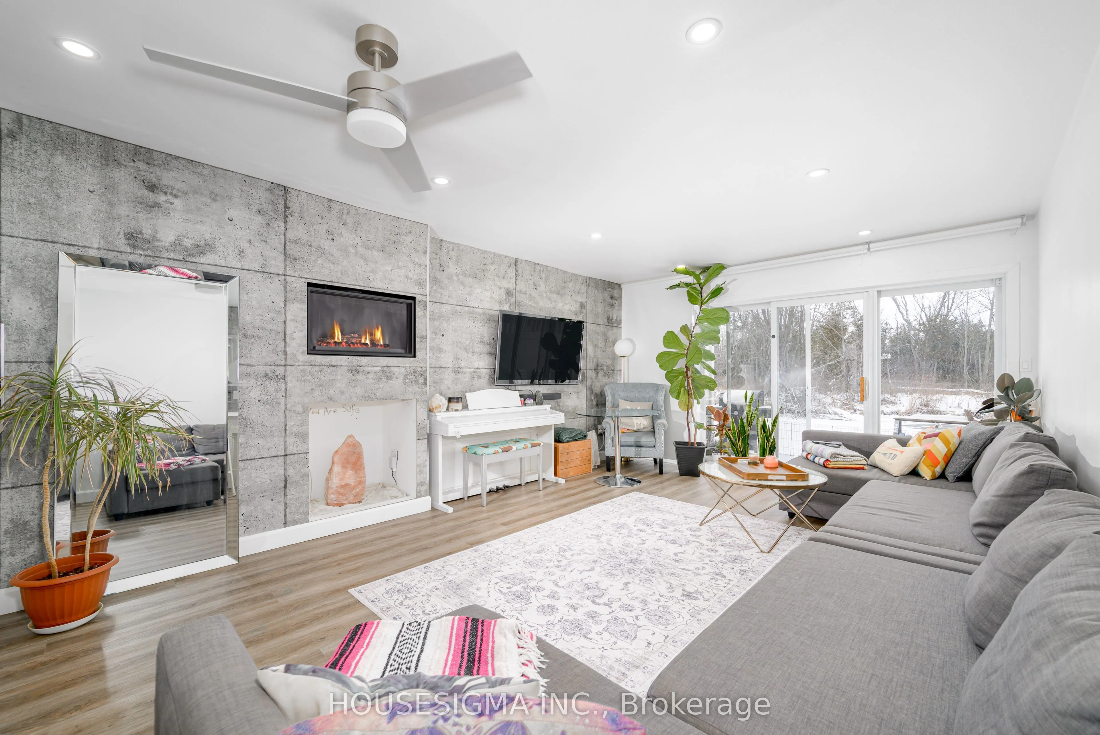 4 Paradise Boulevard #19