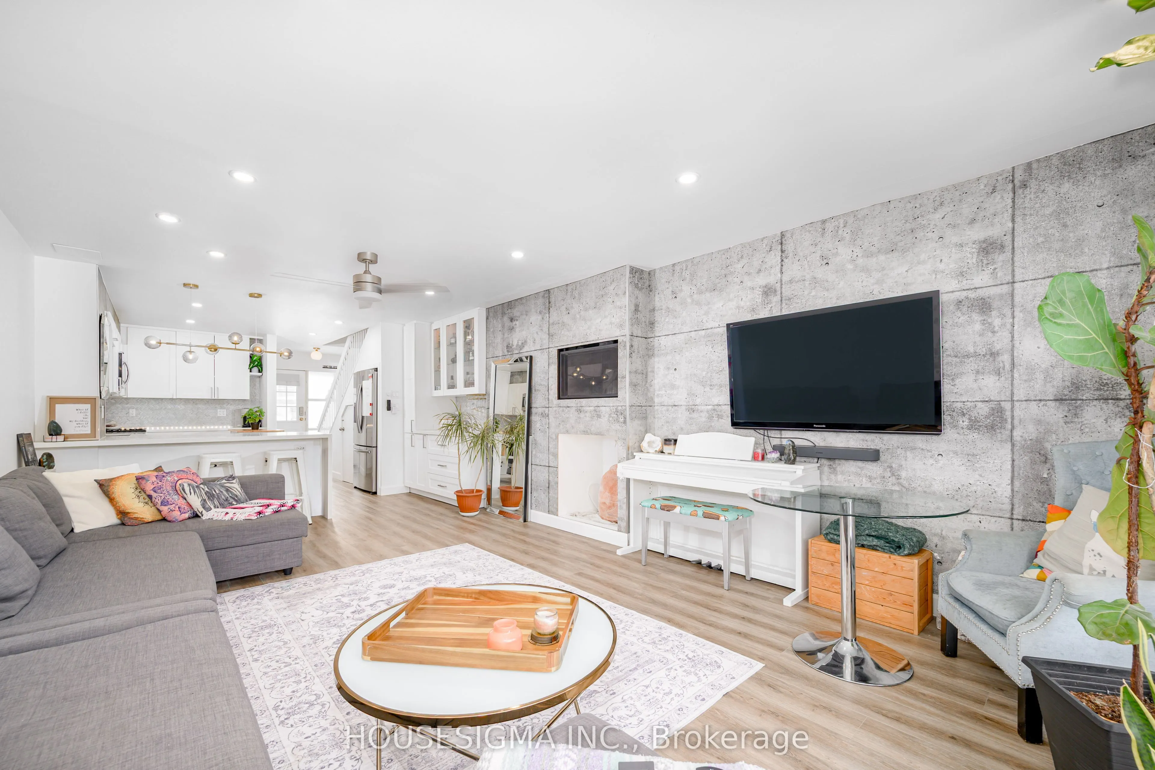 4 Paradise Boulevard #19