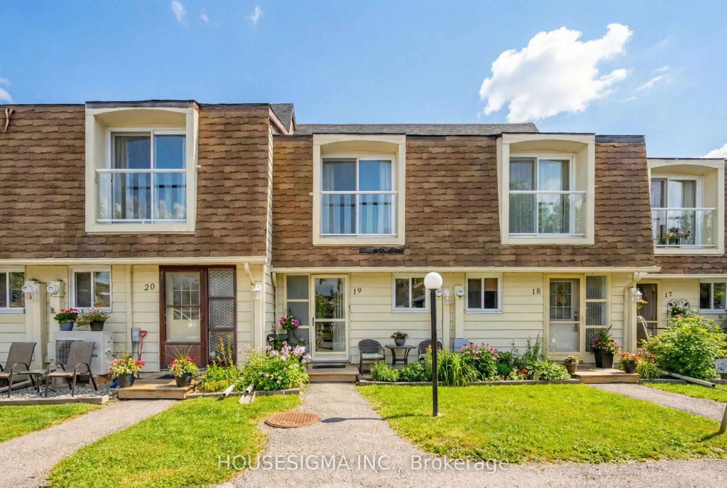 4 Paradise Boulevard #19