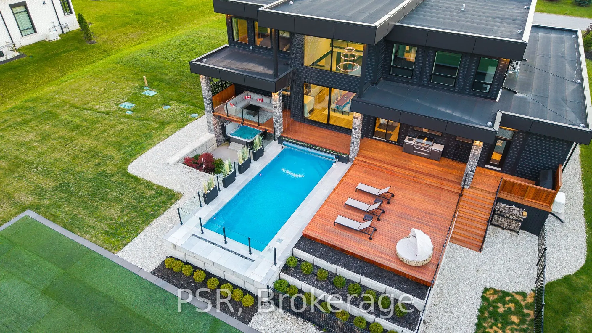 4 Raintree Court