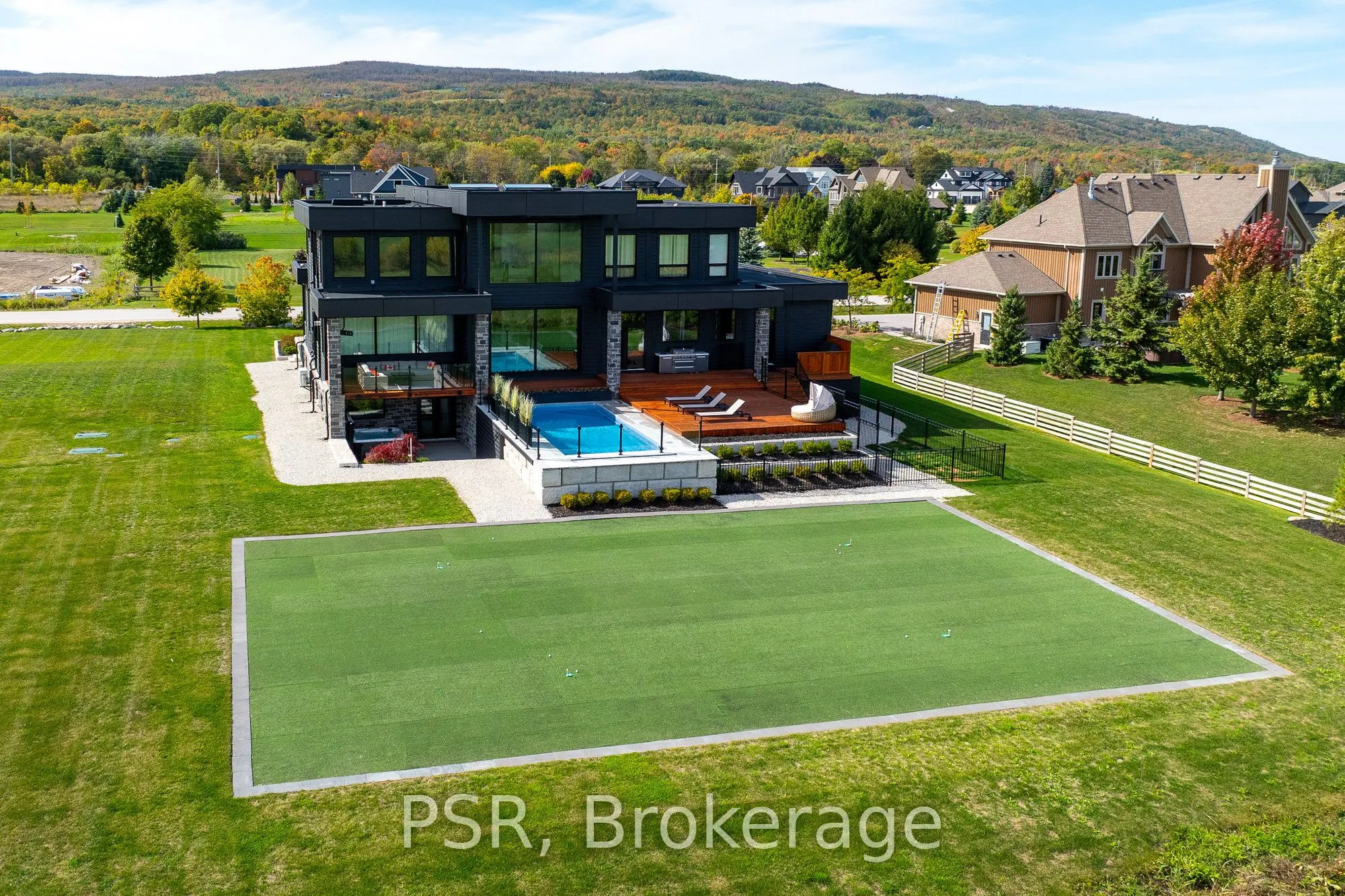 4 Raintree Court