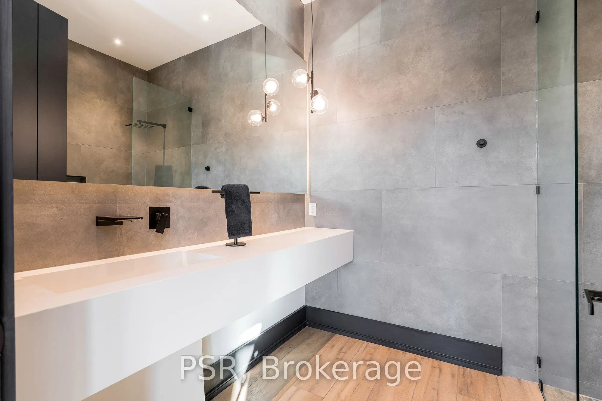 4 Raintree Court
