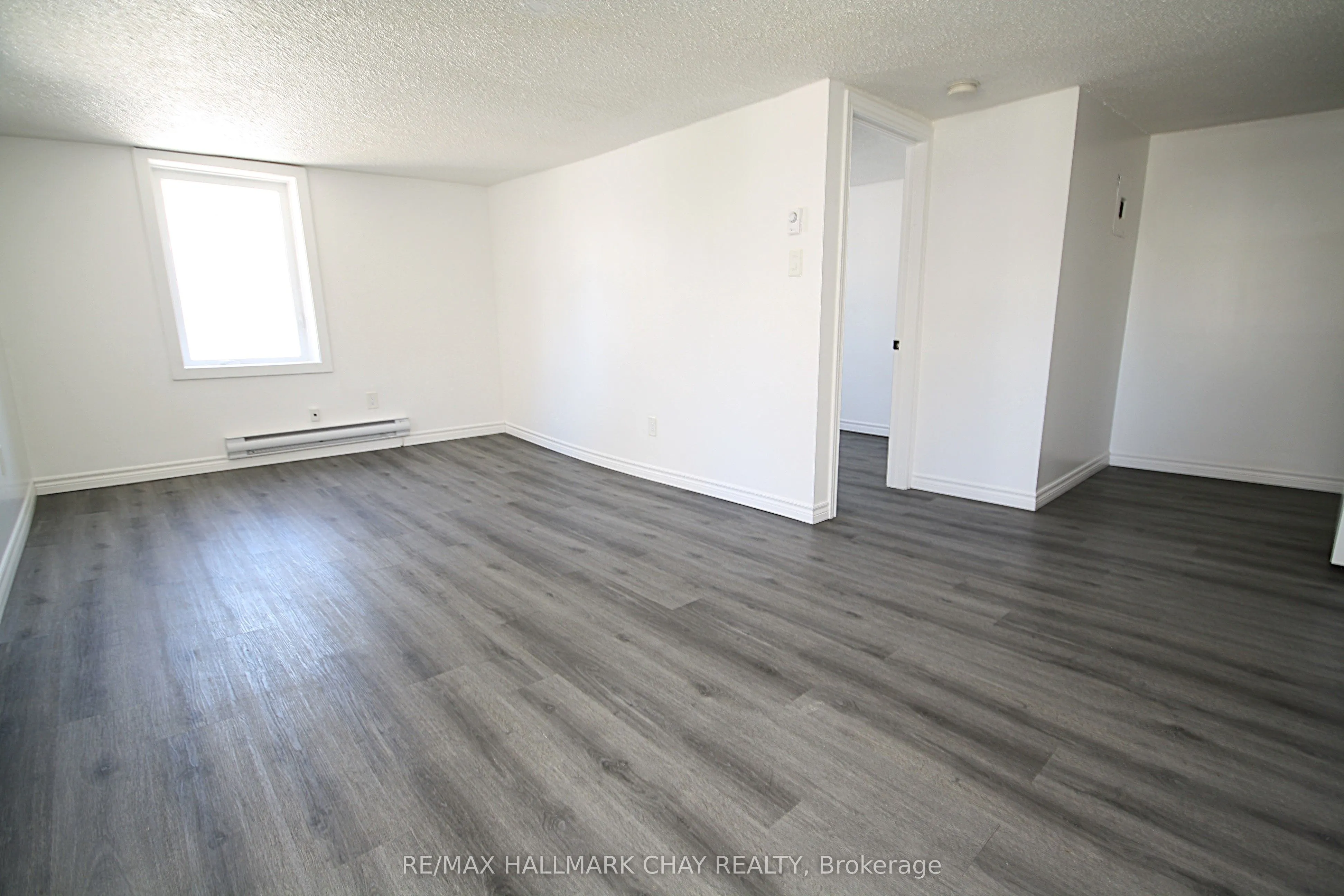 58 Queen St Street W