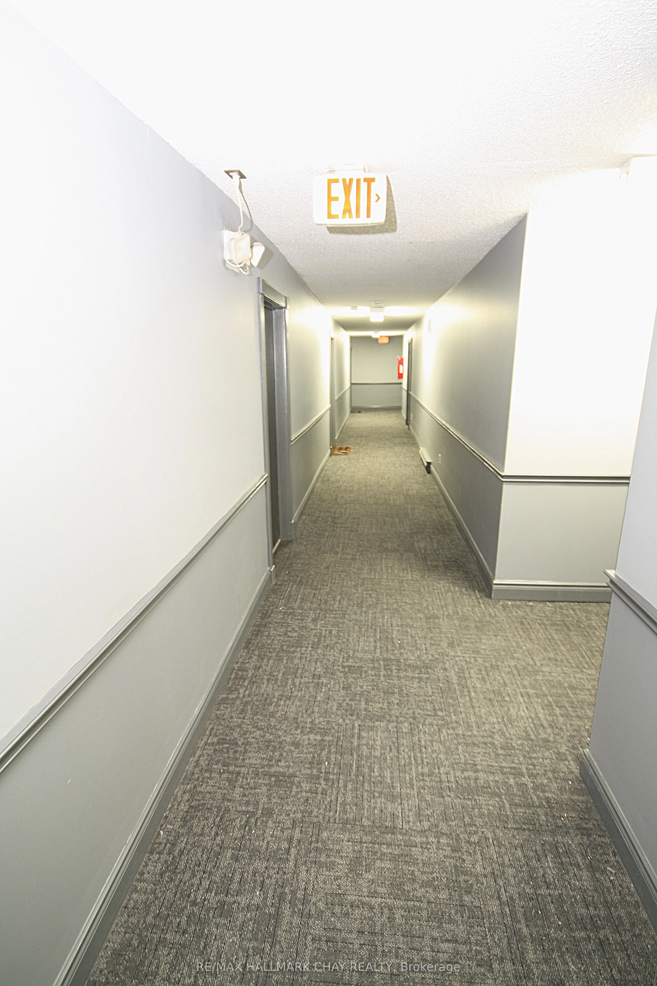 58 Queen St Street W