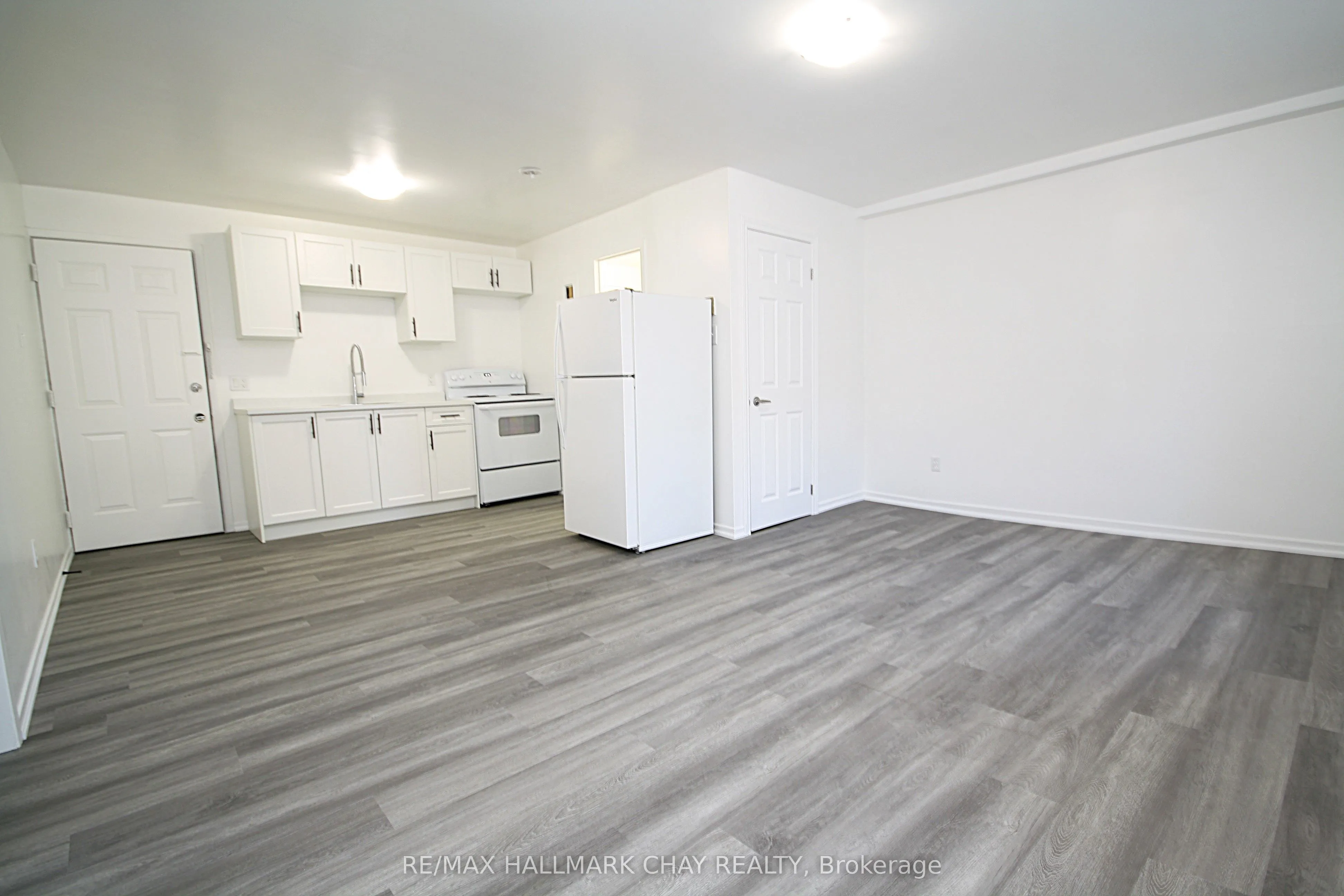 58 Queen St Street W