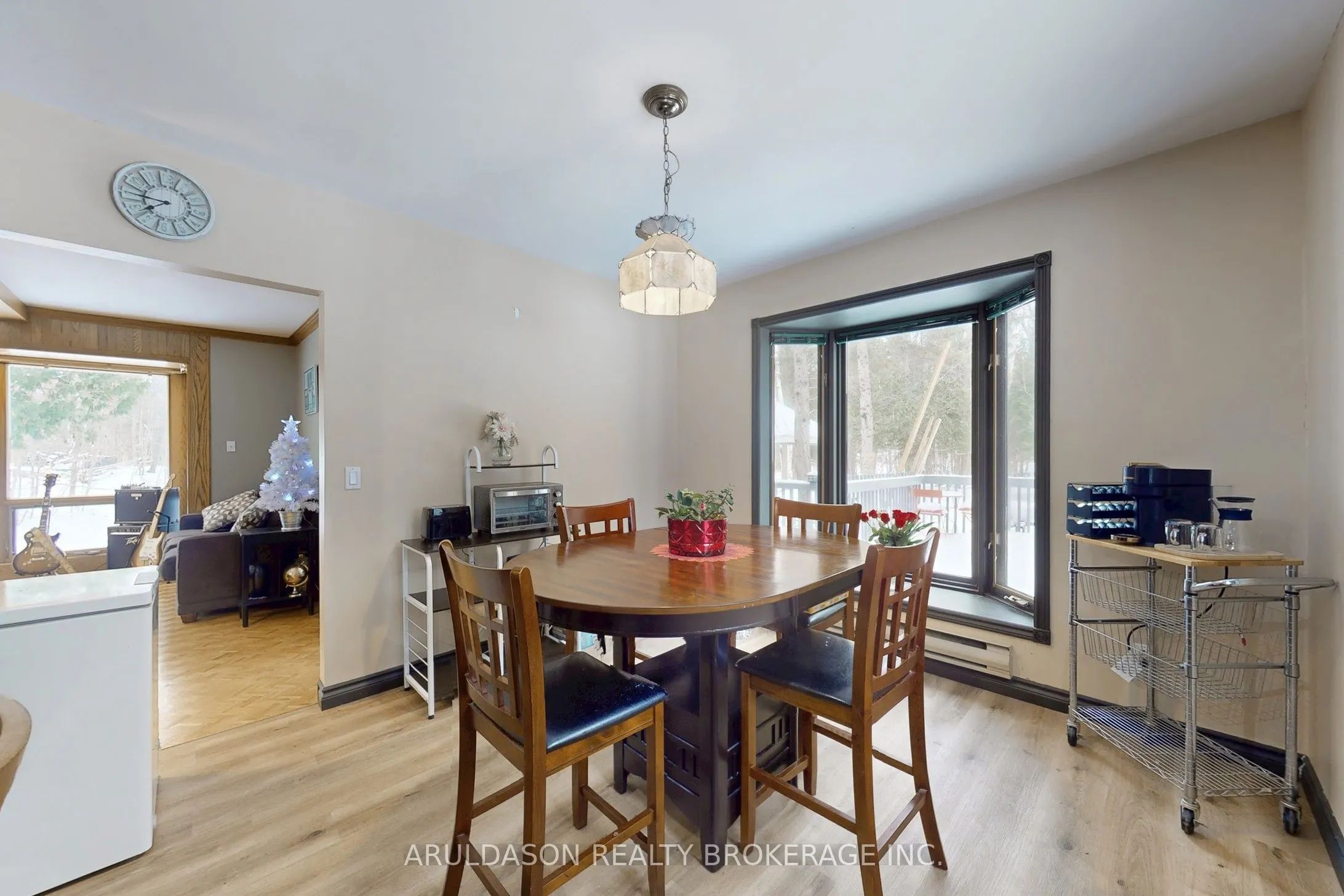 1208 Birchcliffe Crescent