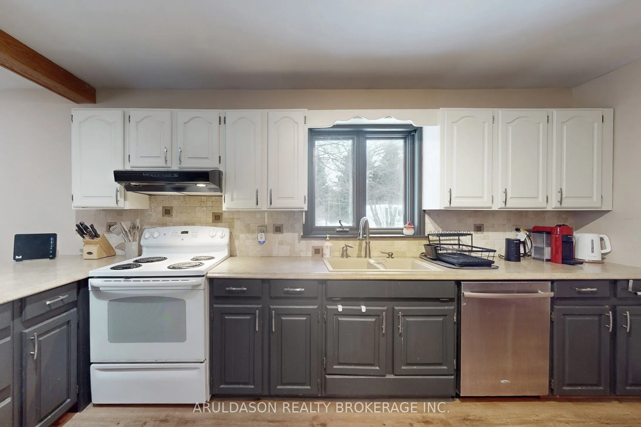1208 Birchcliffe Crescent
