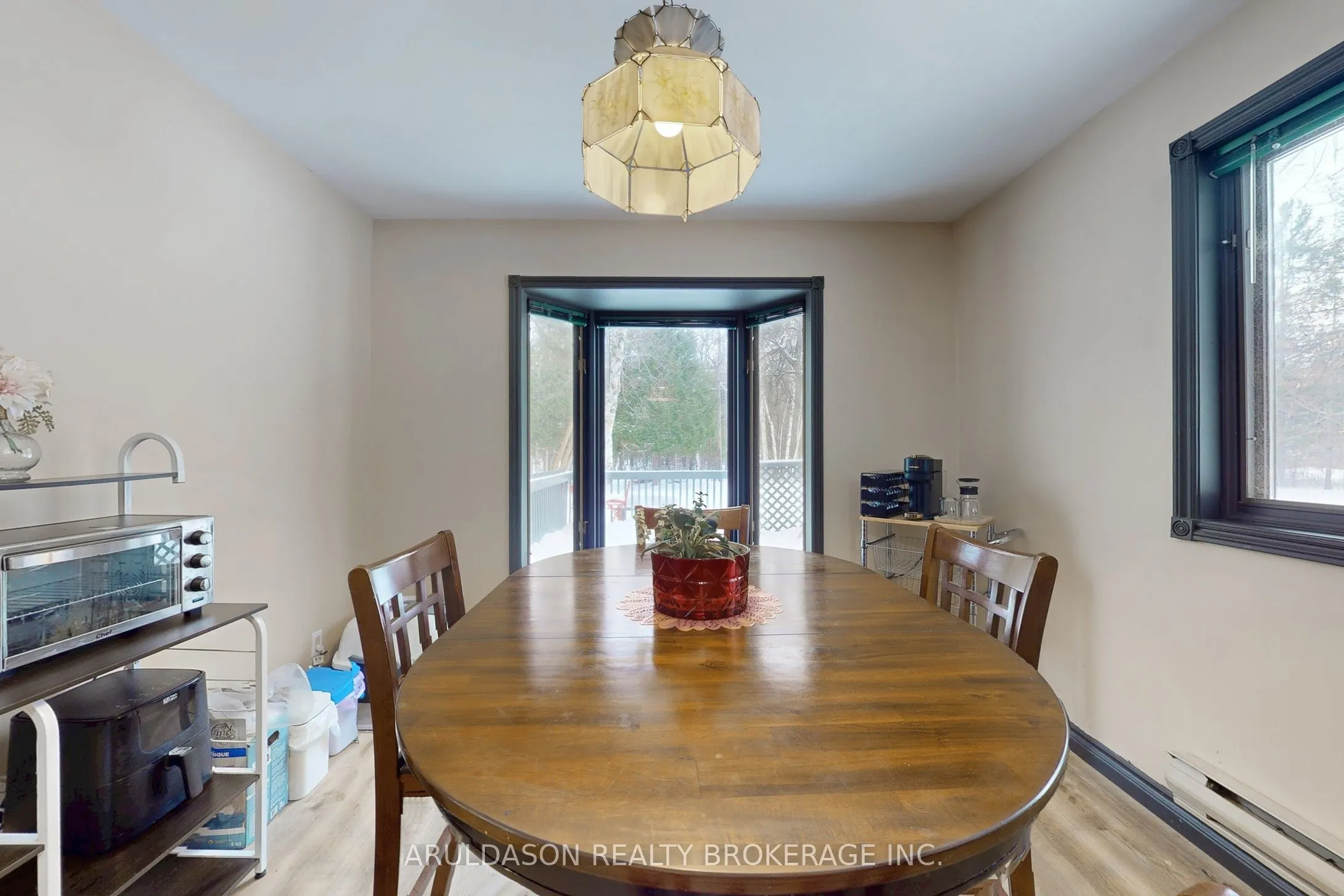 1208 Birchcliffe Crescent