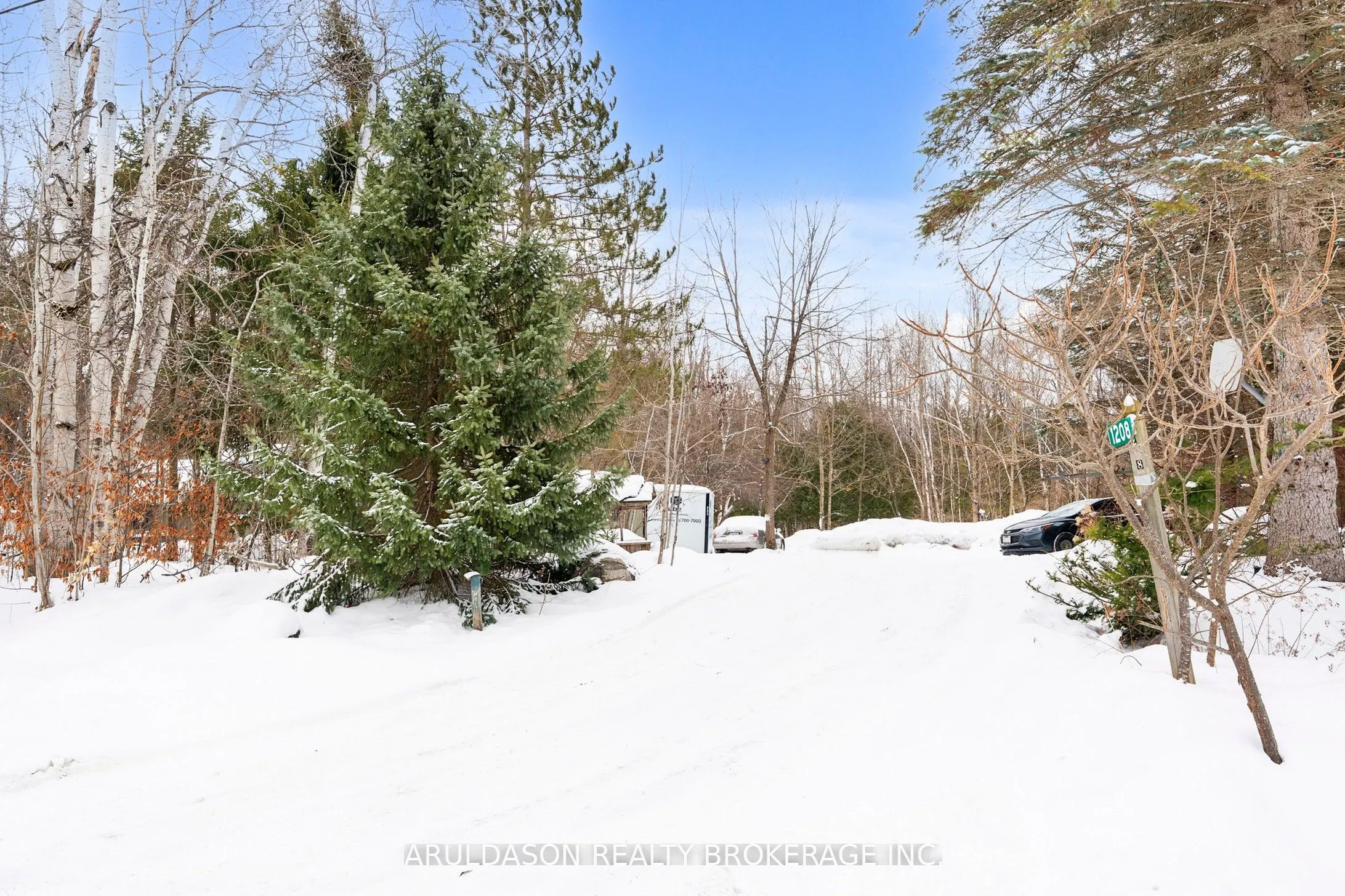 1208 Birchcliffe Crescent