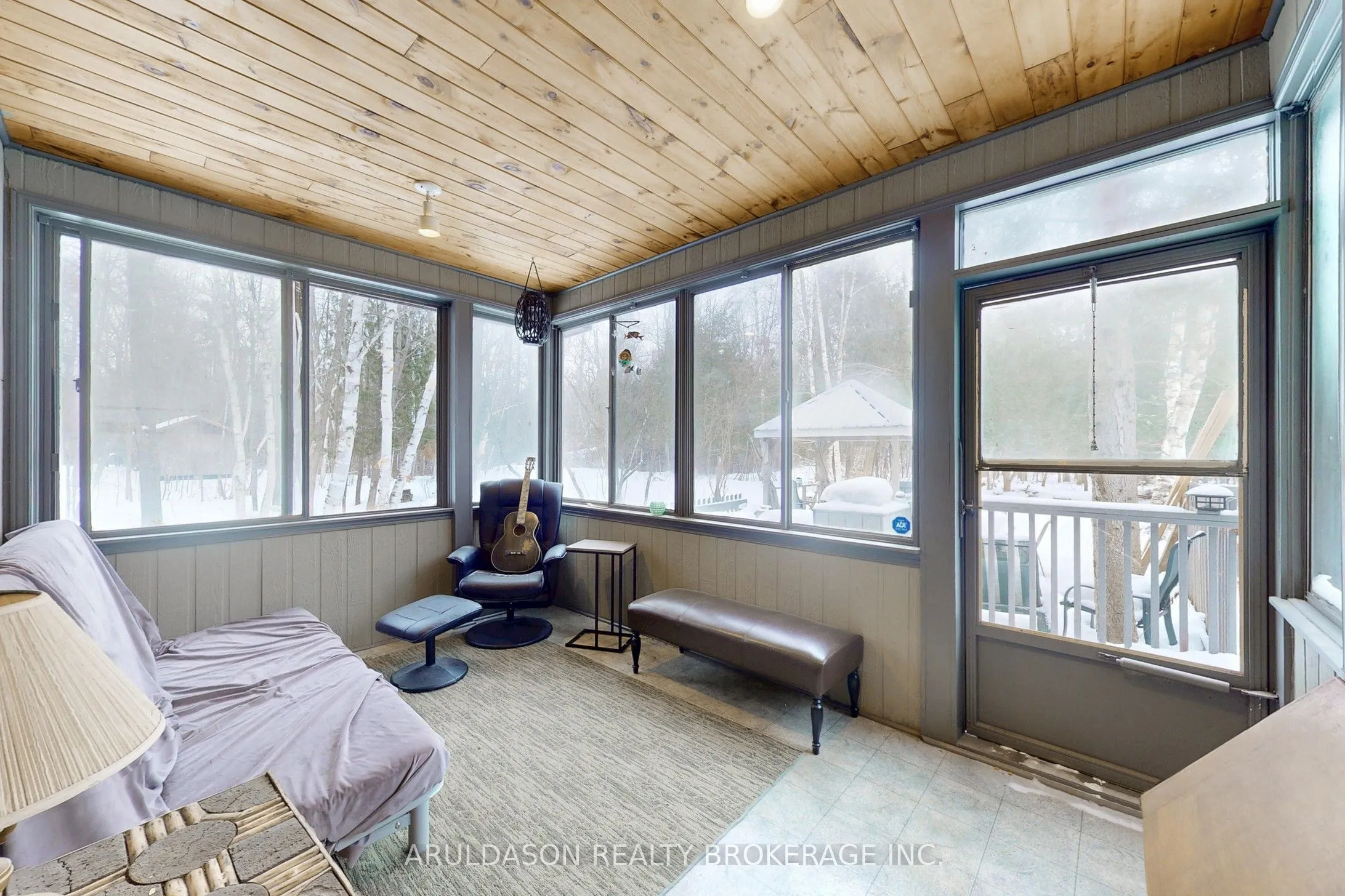 1208 Birchcliffe Crescent