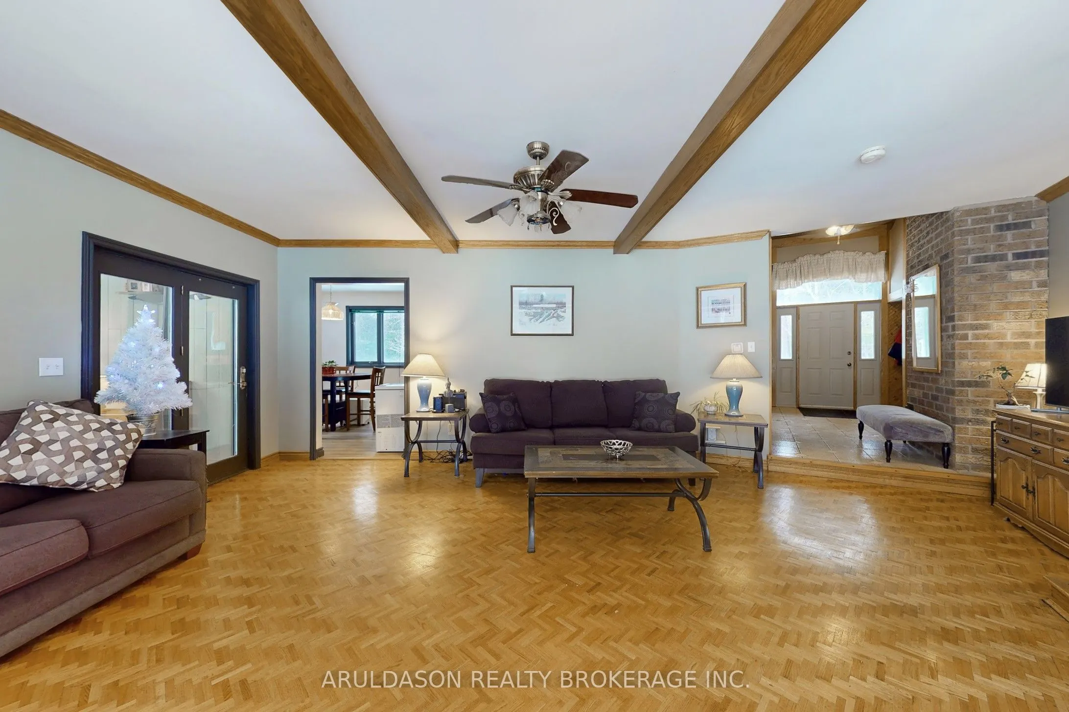 1208 Birchcliffe Crescent