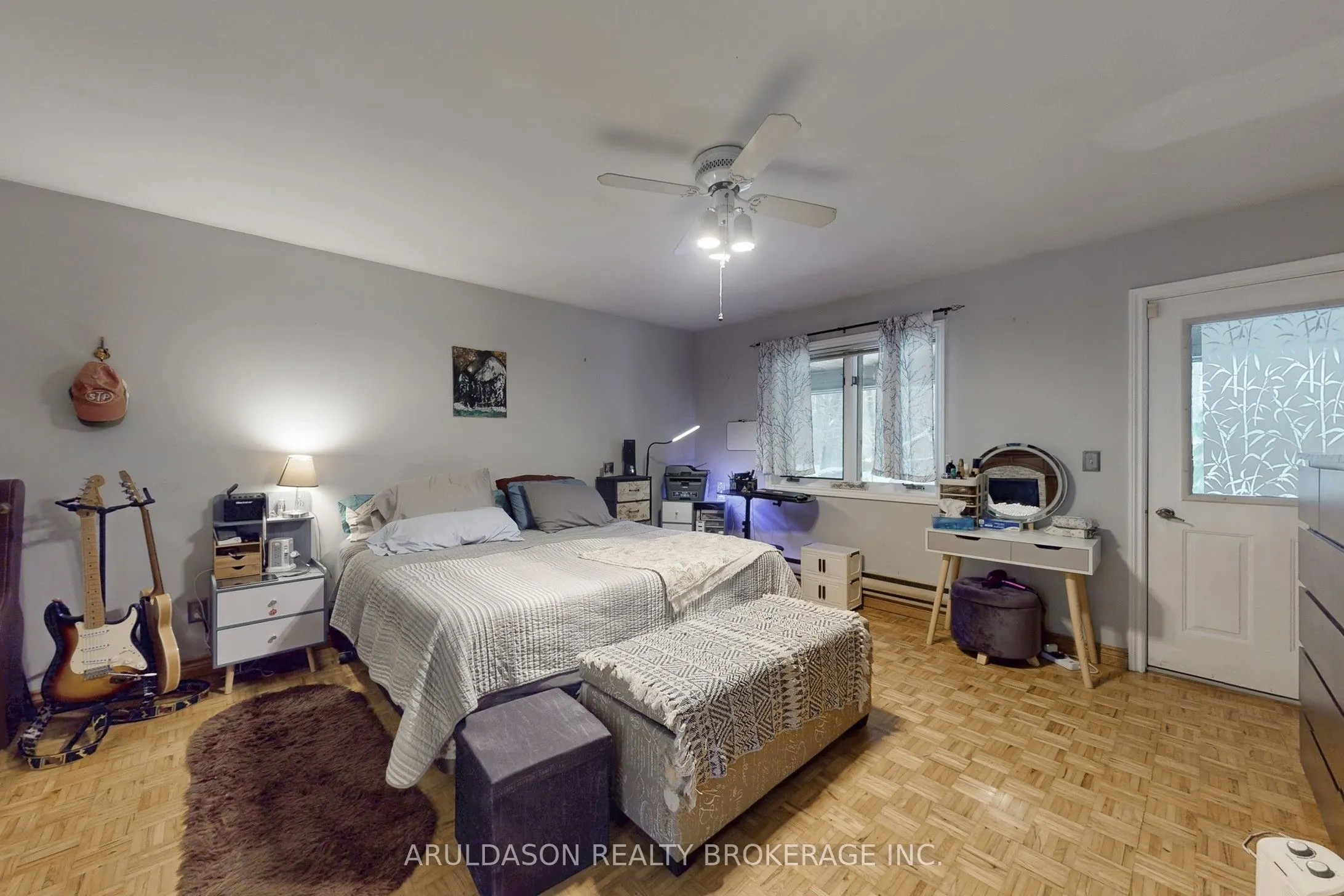 1208 Birchcliffe Crescent
